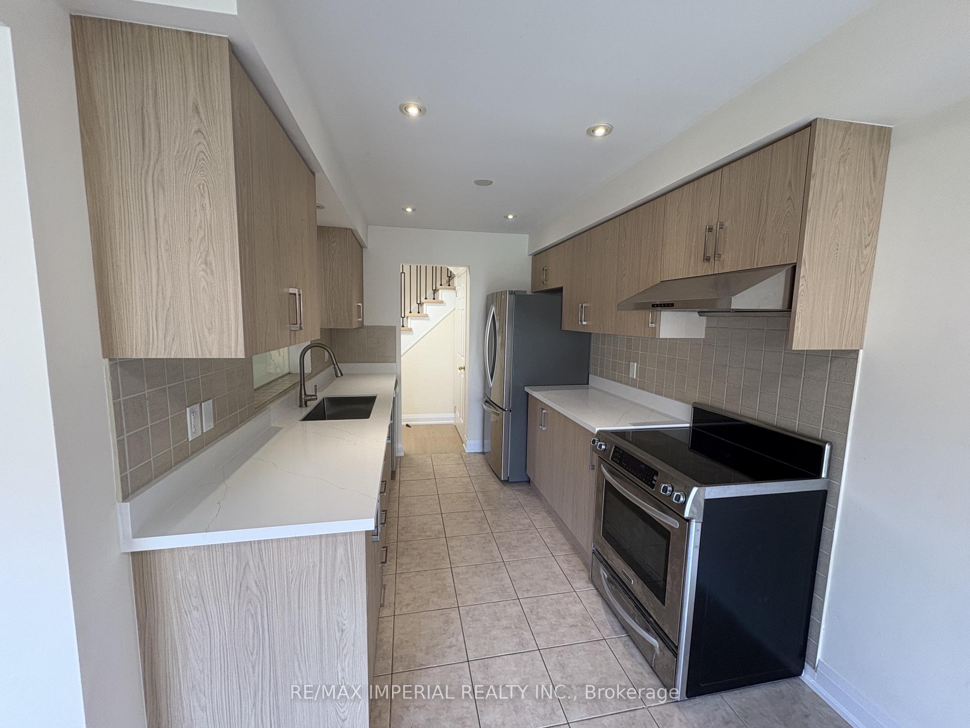 Photo 5 of 70 Maffey Crescent, Richmond Hill, Westbrook — HOMEH