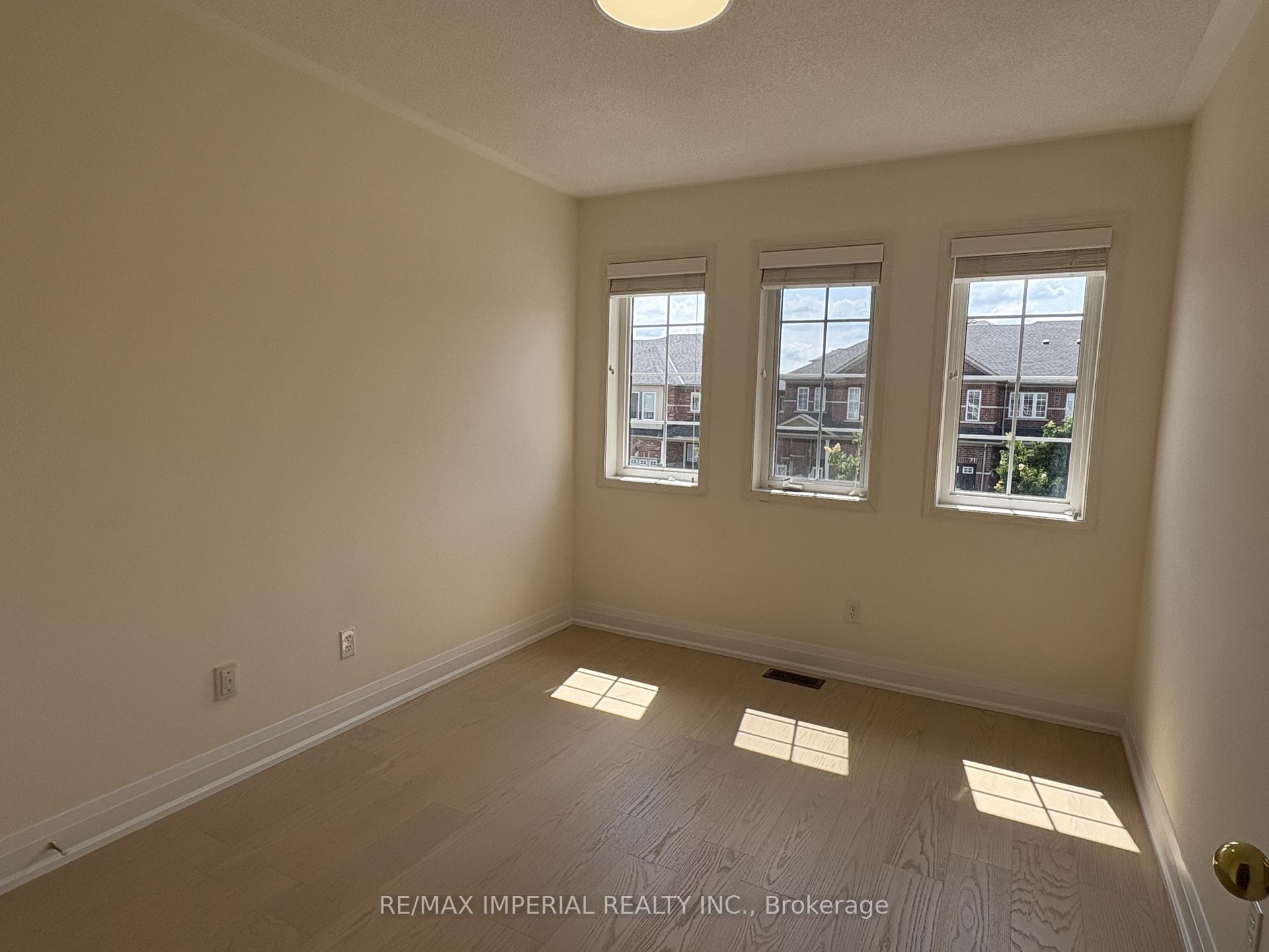 Photo 10 of 70 Maffey Crescent, Richmond Hill, Westbrook — HOMEH