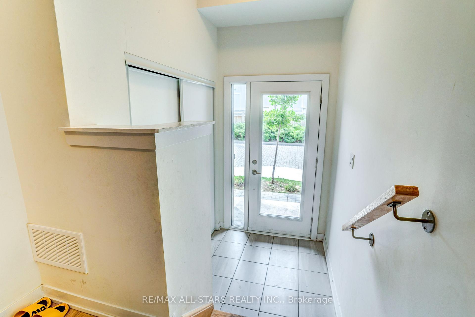 Photo 4 of Unit #904, 1865 Pickering Parkway, Pickering, Village East — HOMEH