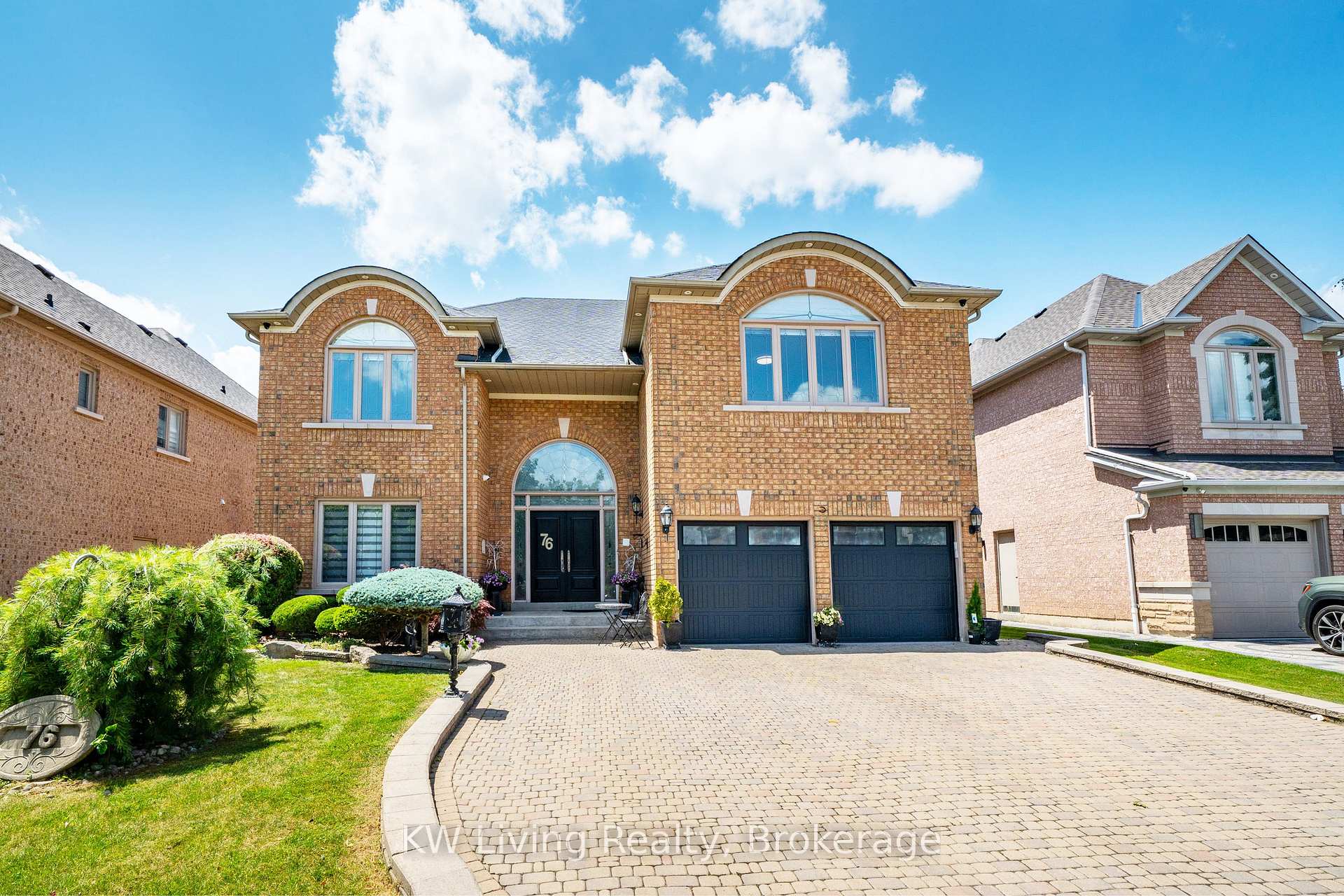 Photo 2 of 76 Silver Rose Crescent, Markham, Cachet — HOMEH