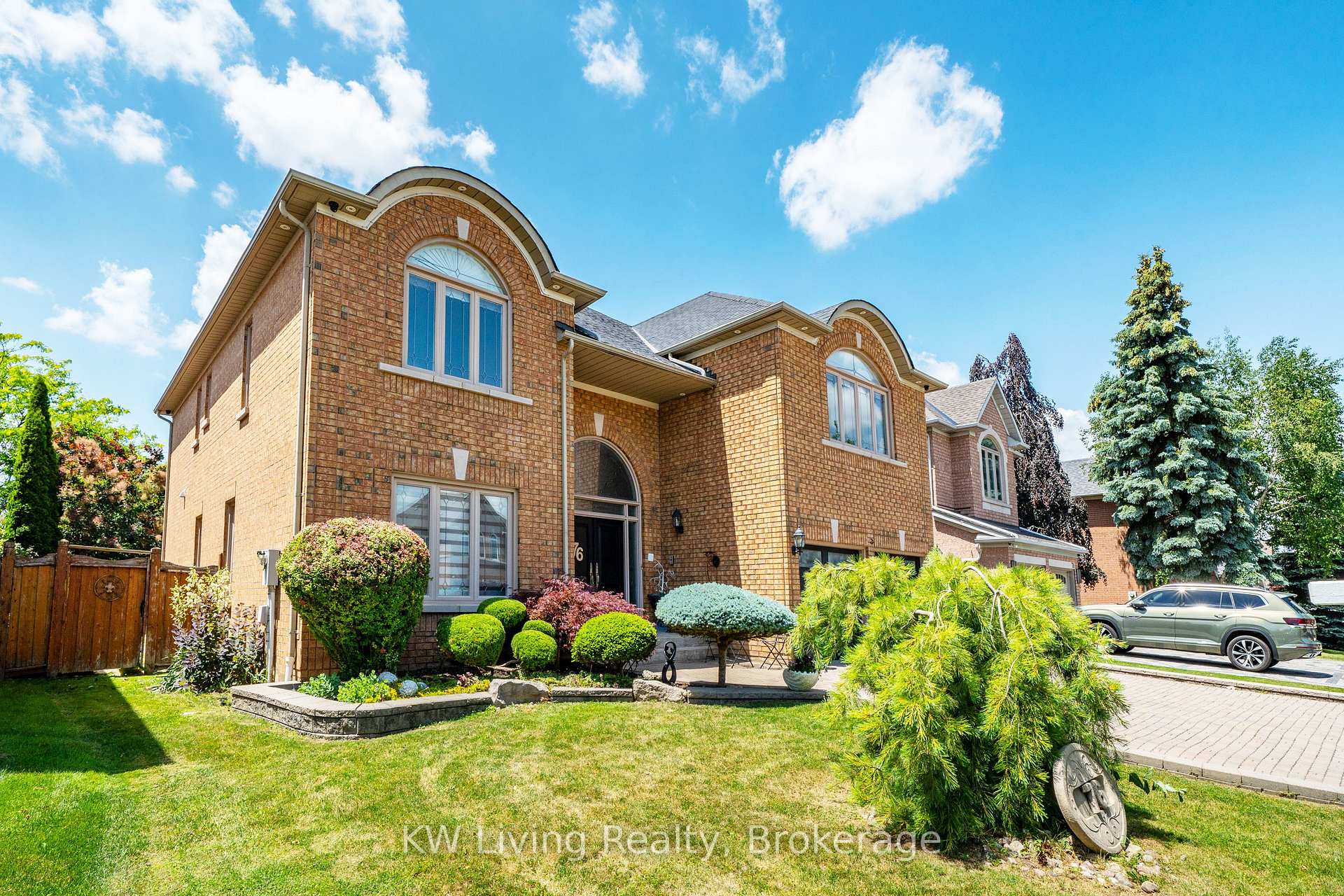 Photo 3 of 76 Silver Rose Crescent, Markham, Cachet — HOMEH
