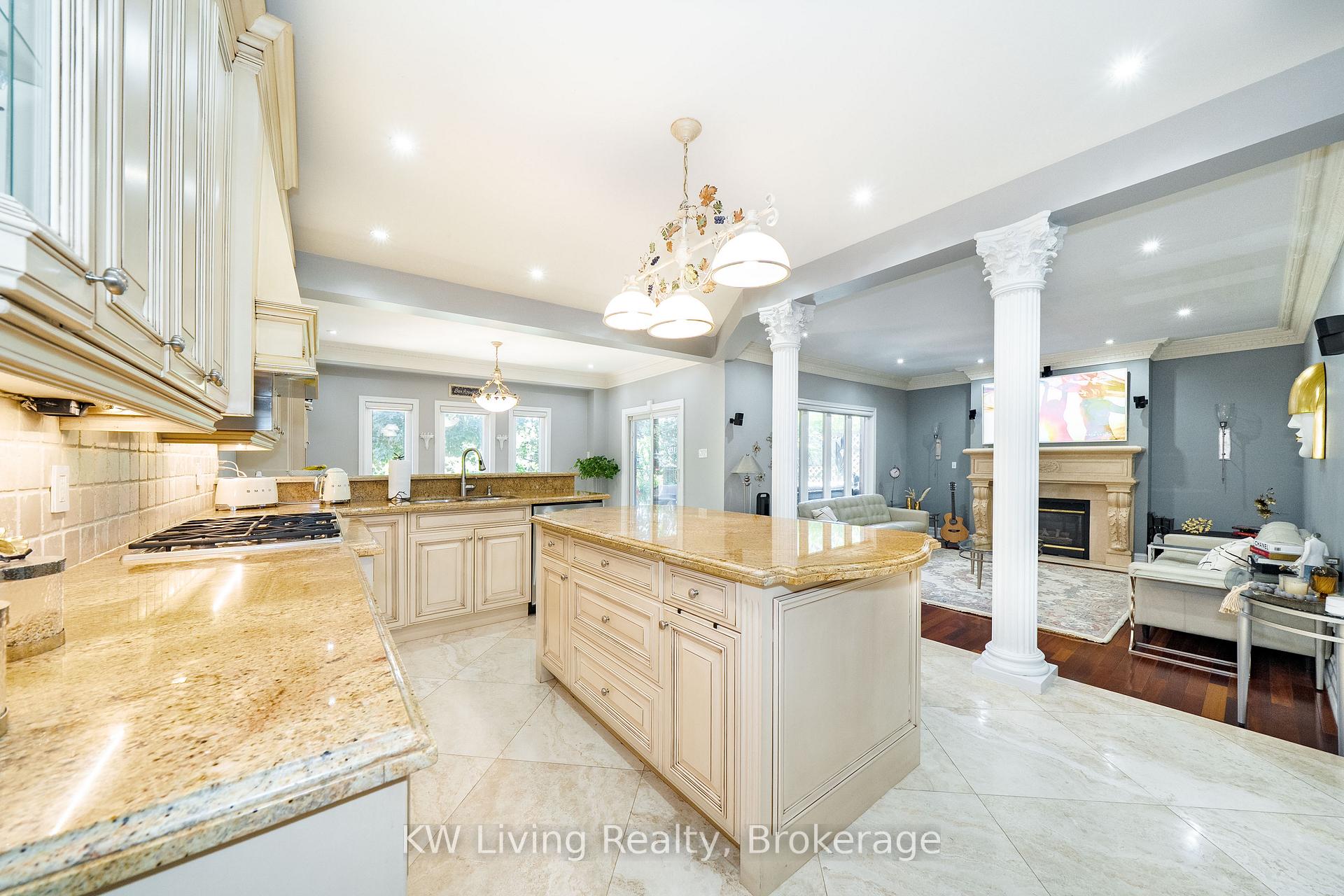 Photo 10 of 76 Silver Rose Crescent, Markham, Cachet — HOMEH