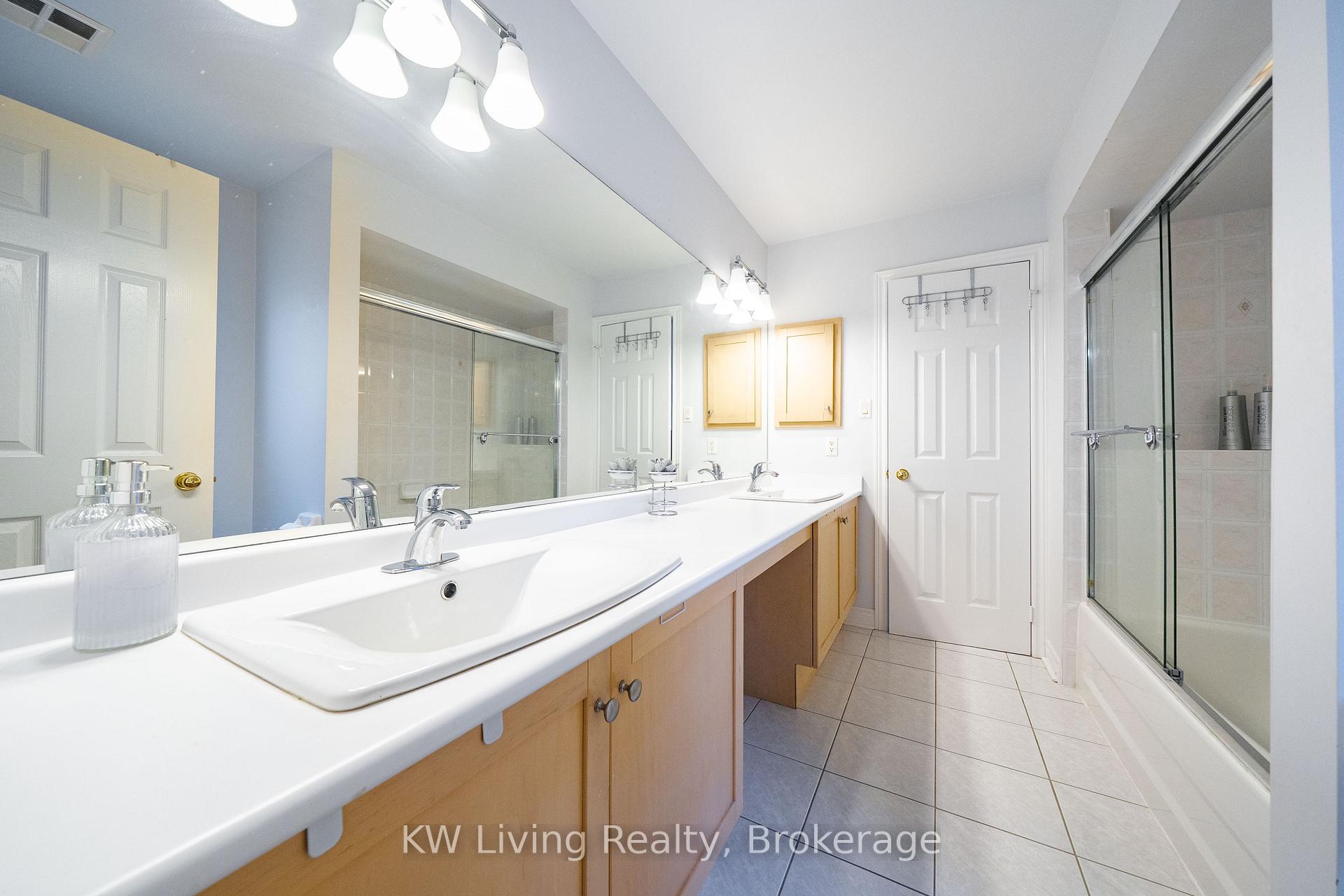 Photo 27 of 76 Silver Rose Crescent, Markham, Cachet — HOMEH