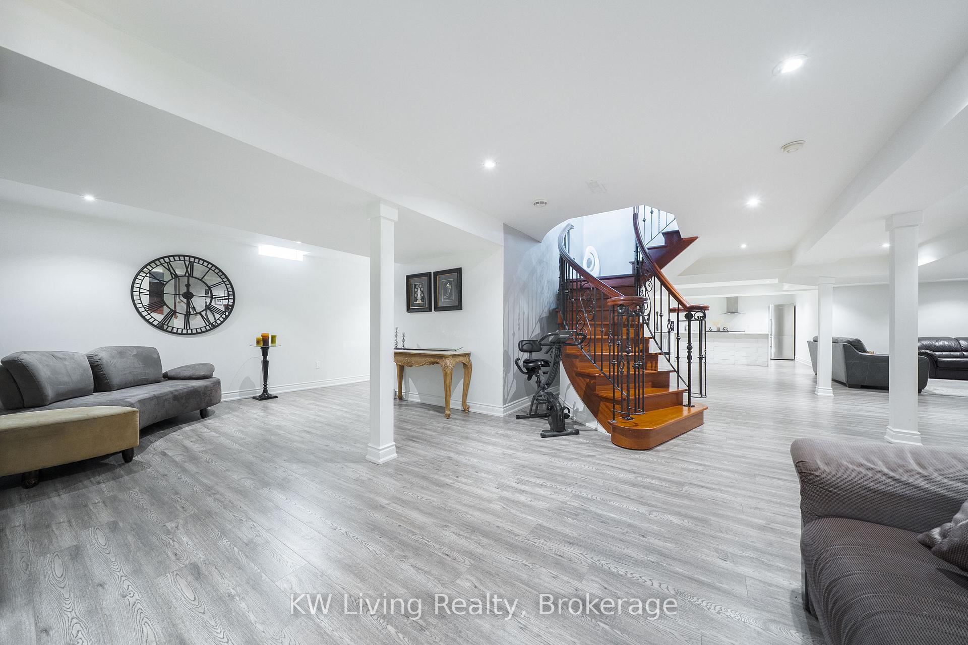 Photo 33 of 76 Silver Rose Crescent, Markham, Cachet — HOMEH