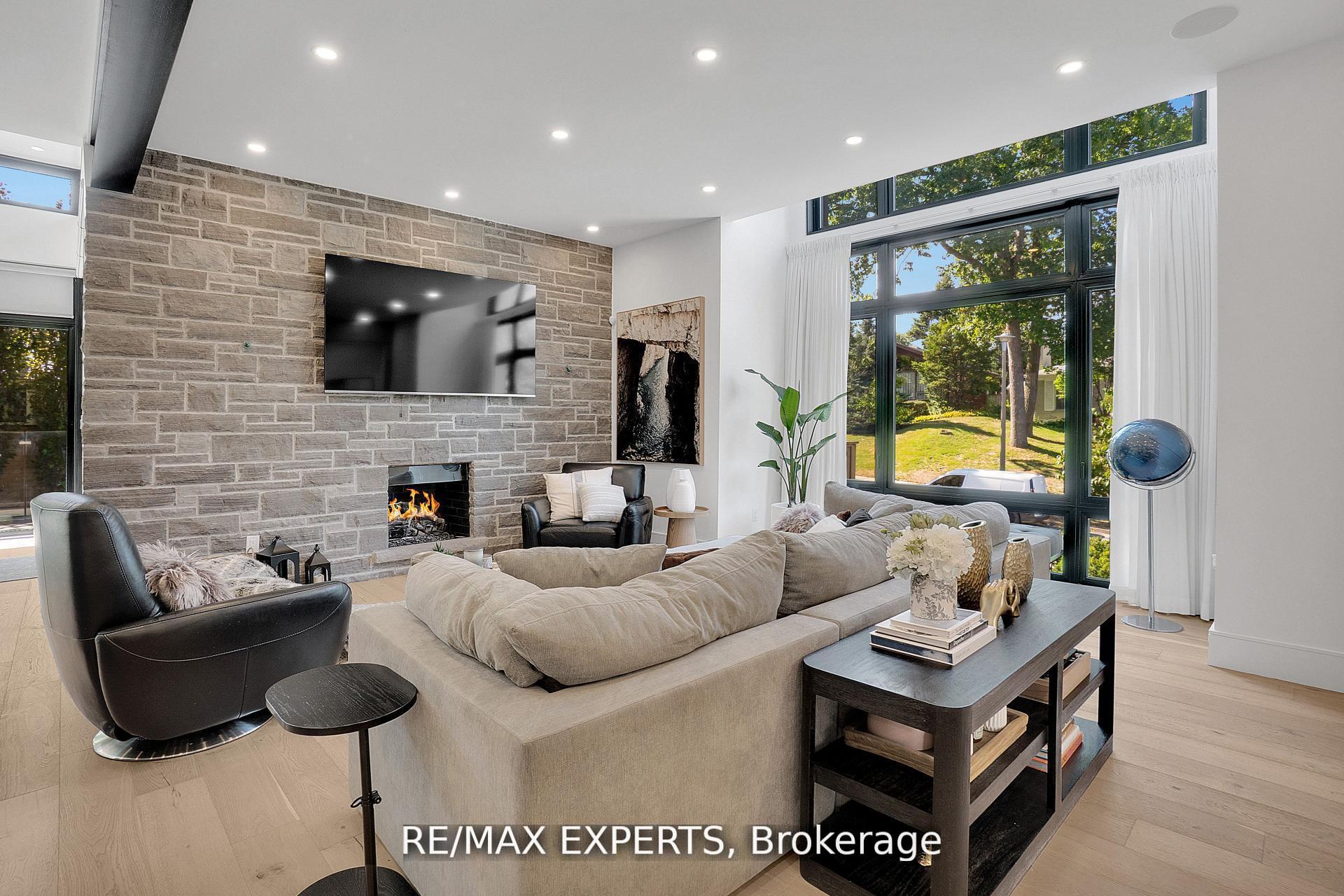 Photo 5 of 7 Woodvalley Drive, Etobicoke, Edenbridge-Humber Valley — HOMEH