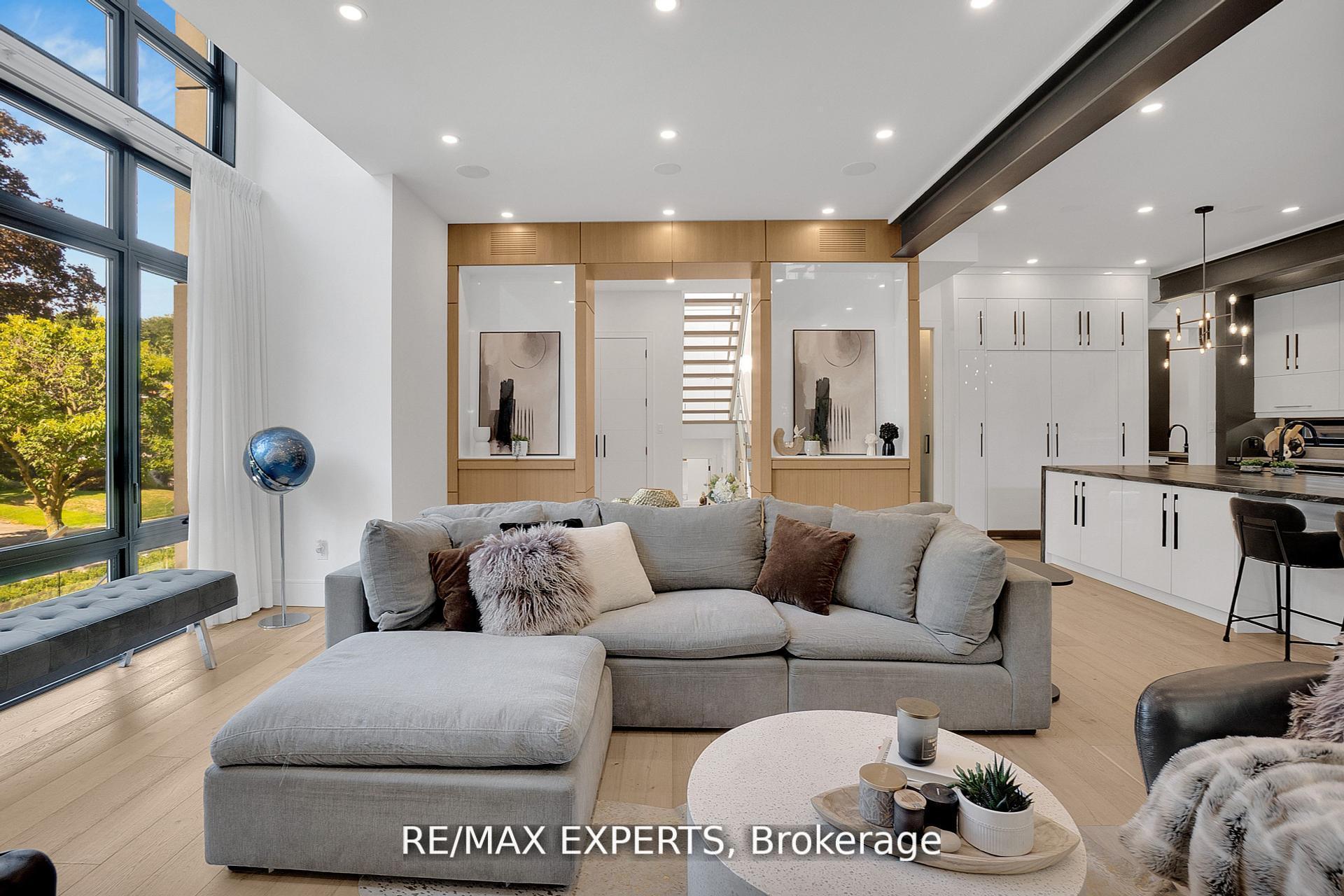 Photo 6 of 7 Woodvalley Drive, Etobicoke, Edenbridge-Humber Valley — HOMEH