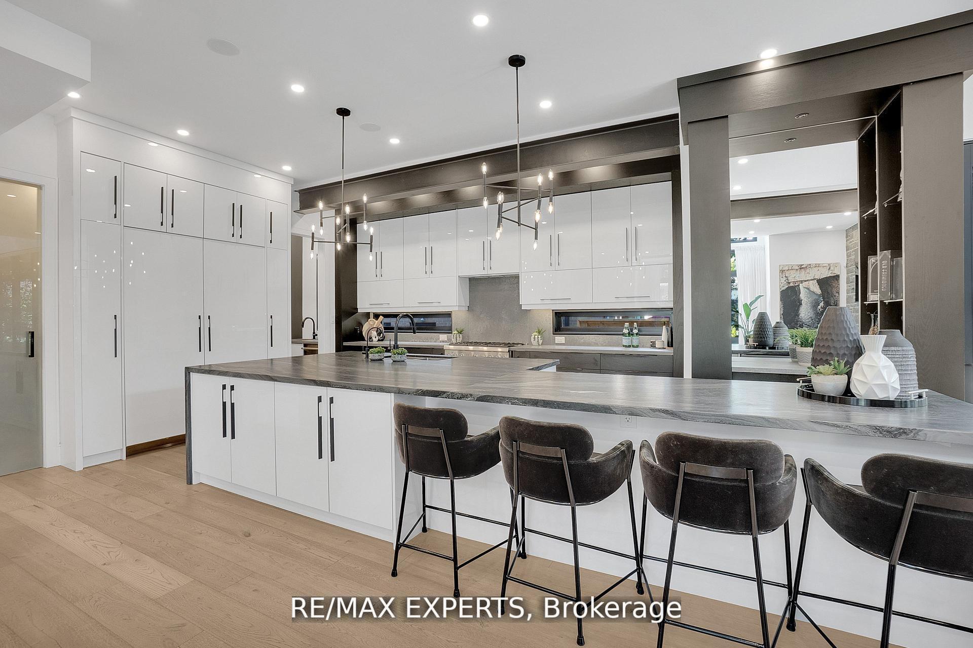 Photo 7 of 7 Woodvalley Drive, Etobicoke, Edenbridge-Humber Valley — HOMEH