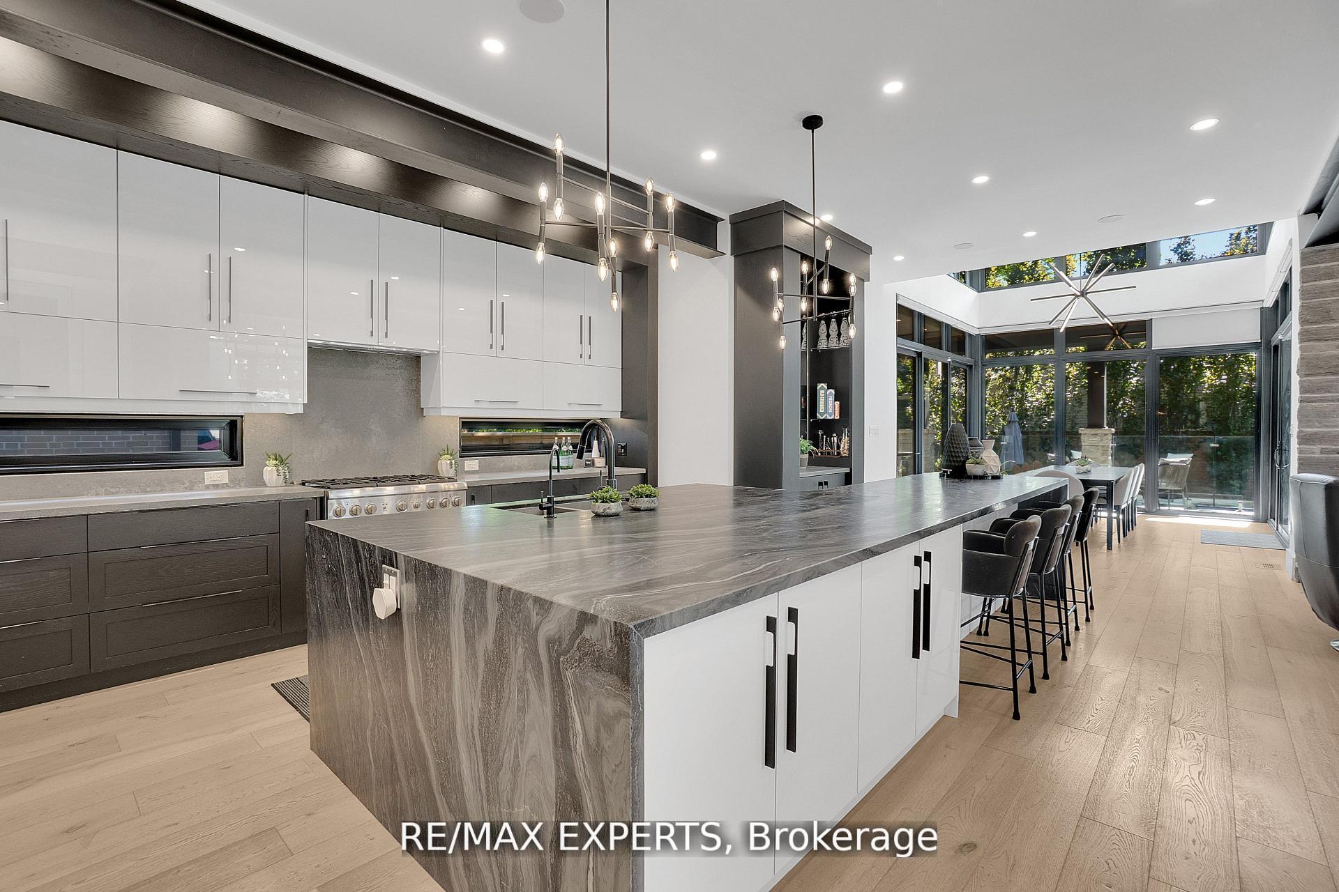 Photo 8 of 7 Woodvalley Drive, Etobicoke, Edenbridge-Humber Valley — HOMEH