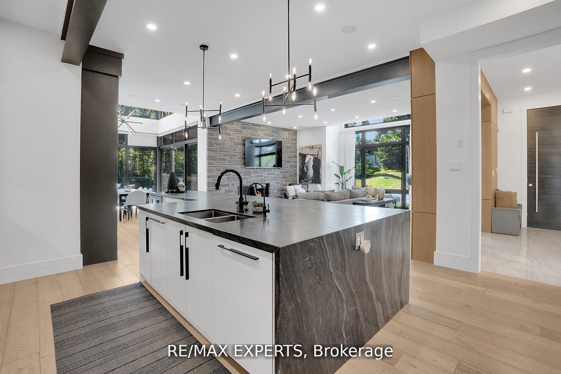 Photo 9 of 7 Woodvalley Drive, Etobicoke, Edenbridge-Humber Valley — HOMEH