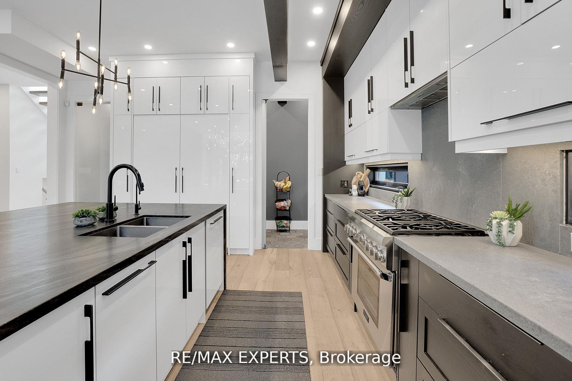 Photo 10 of 7 Woodvalley Drive, Etobicoke, Edenbridge-Humber Valley — HOMEH