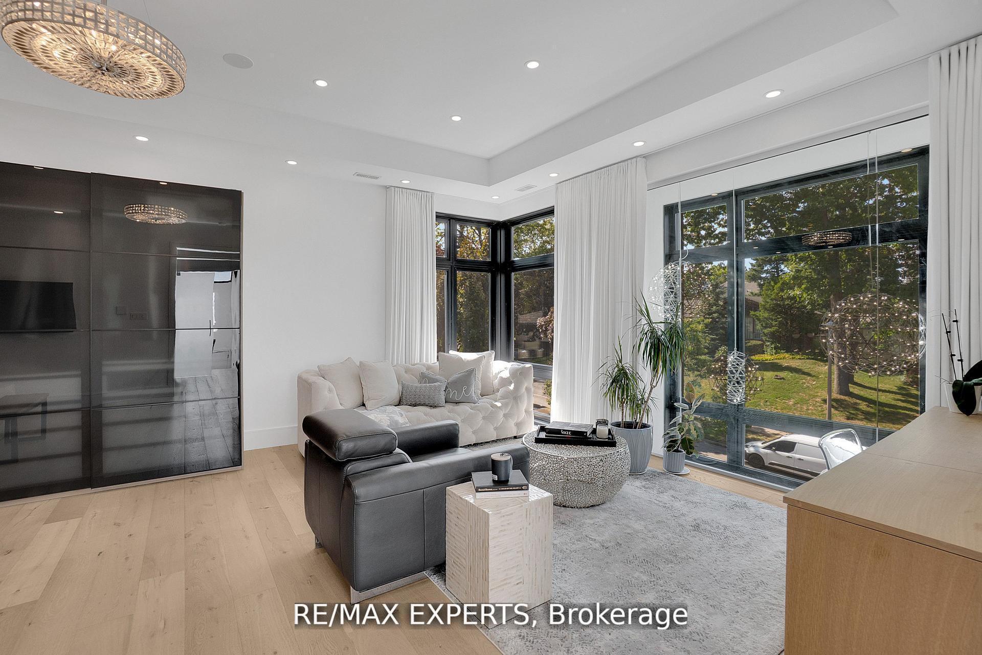 Photo 17 of 7 Woodvalley Drive, Etobicoke, Edenbridge-Humber Valley — HOMEH