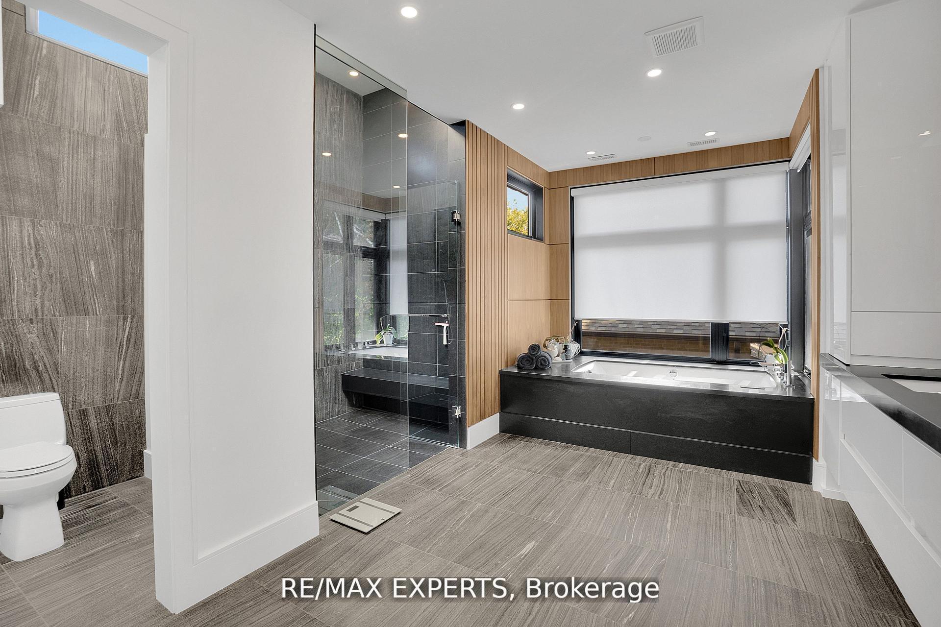 Photo 19 of 7 Woodvalley Drive, Etobicoke, Edenbridge-Humber Valley — HOMEH
