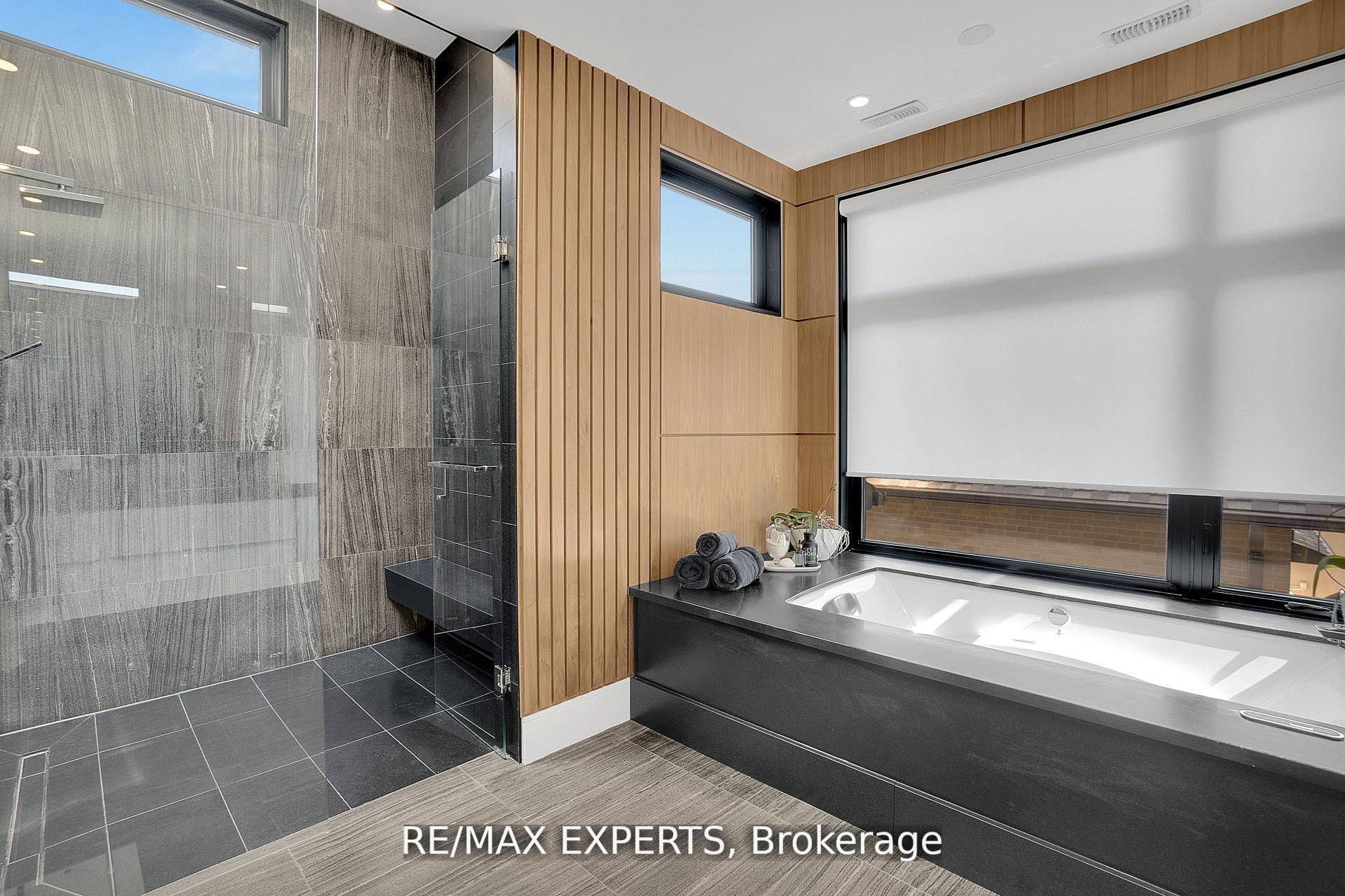 Photo 20 of 7 Woodvalley Drive, Etobicoke, Edenbridge-Humber Valley — HOMEH