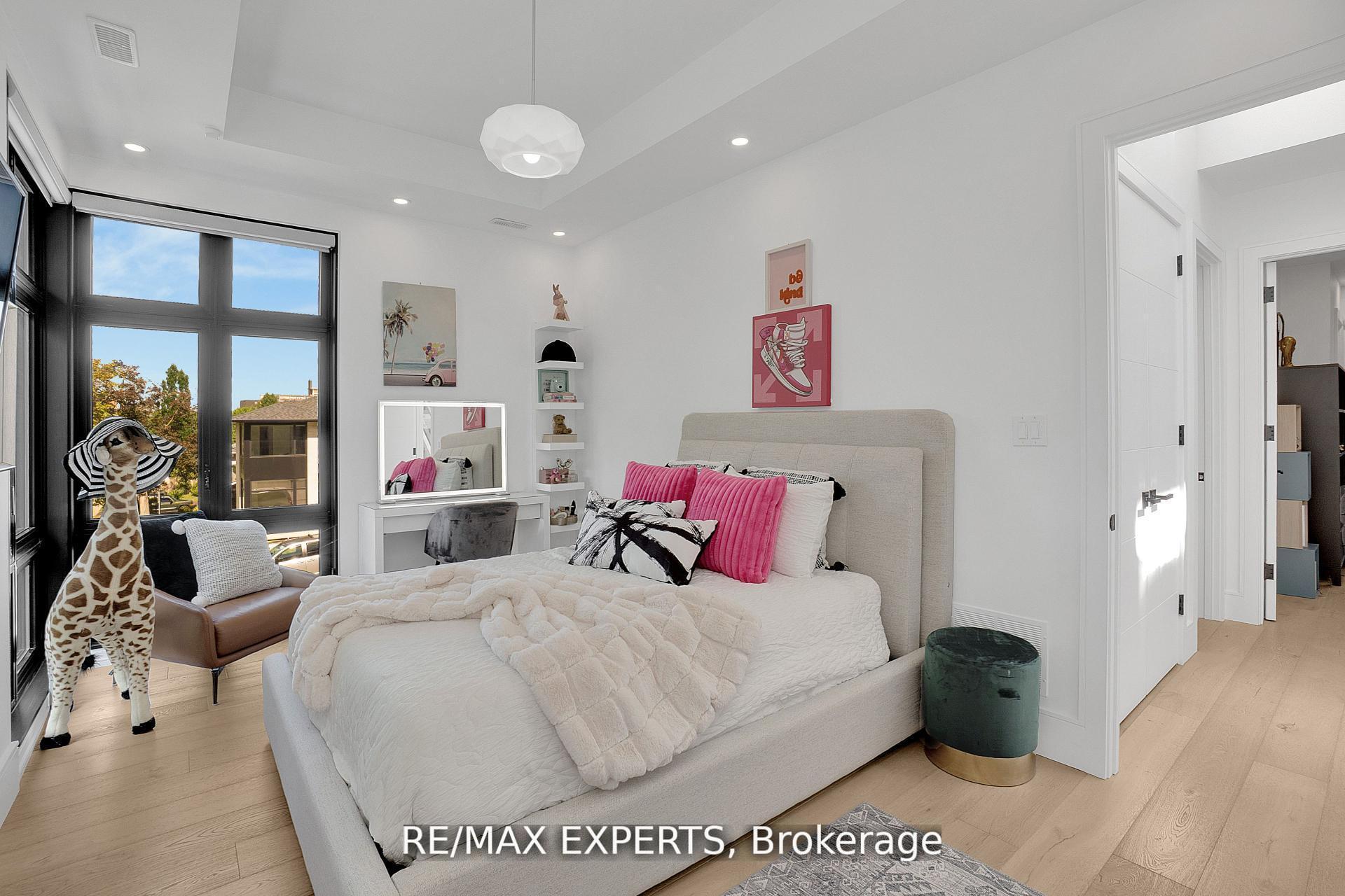 Photo 23 of 7 Woodvalley Drive, Etobicoke, Edenbridge-Humber Valley — HOMEH