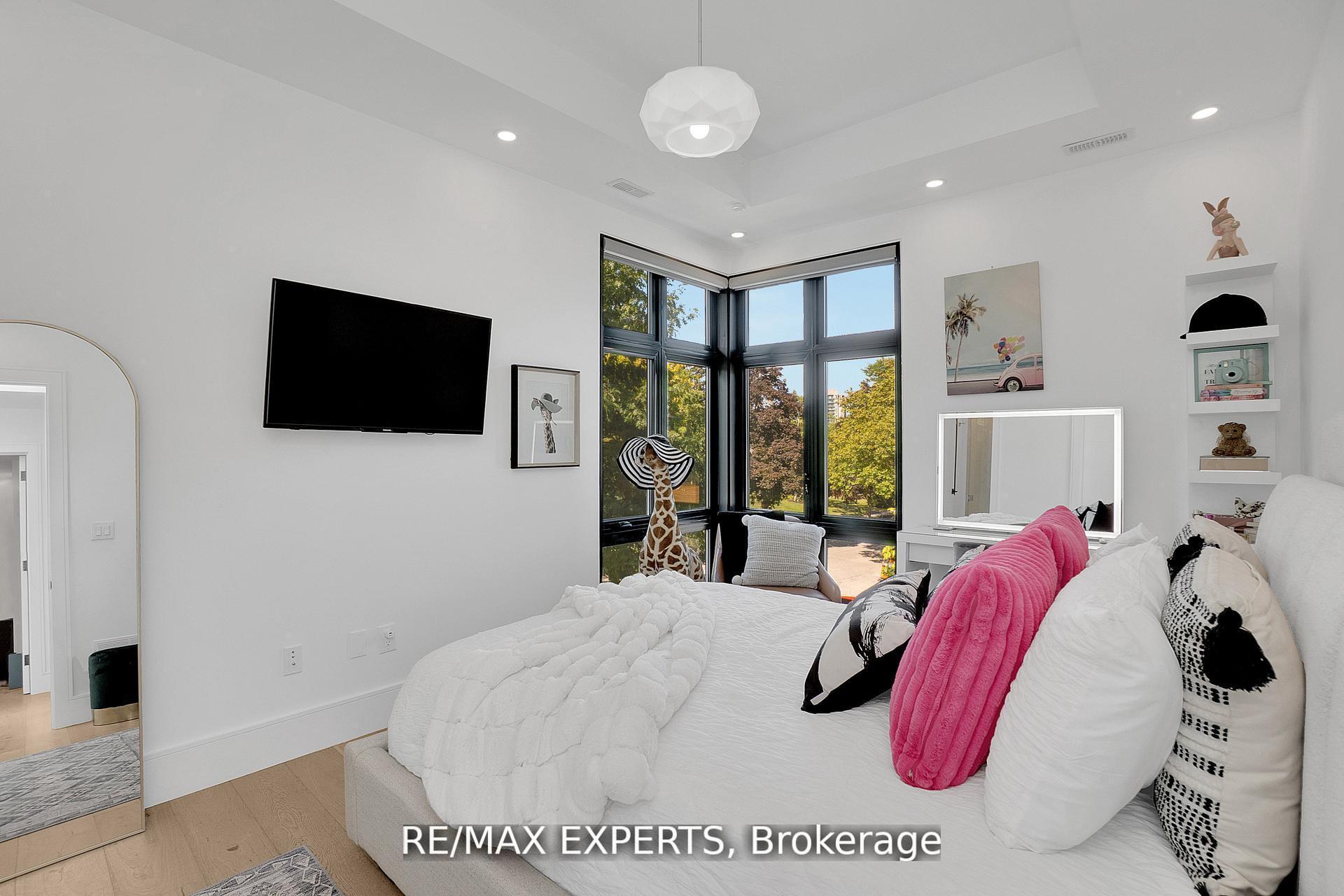 Photo 24 of 7 Woodvalley Drive, Etobicoke, Edenbridge-Humber Valley — HOMEH