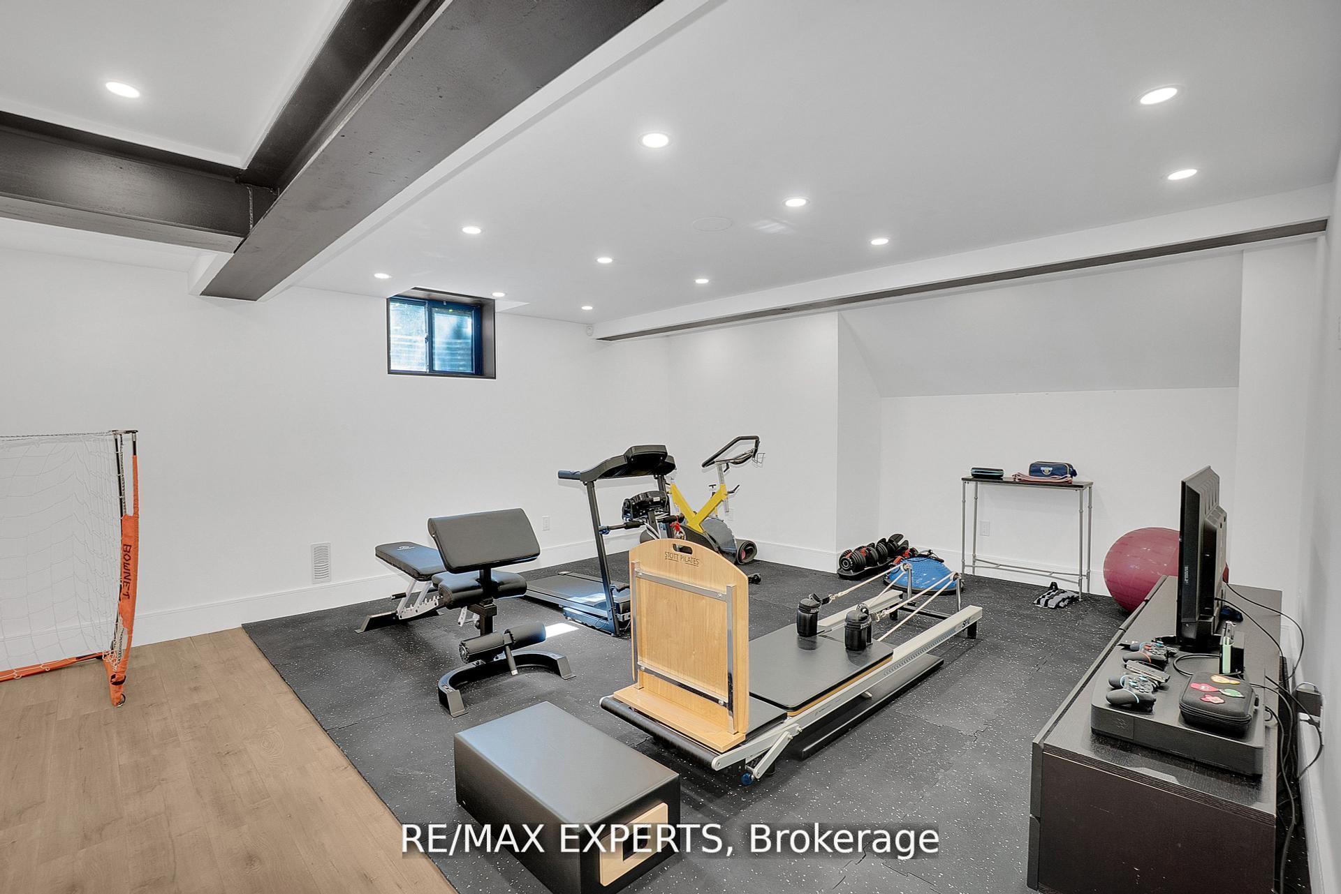 Photo 35 of 7 Woodvalley Drive, Etobicoke, Edenbridge-Humber Valley — HOMEH