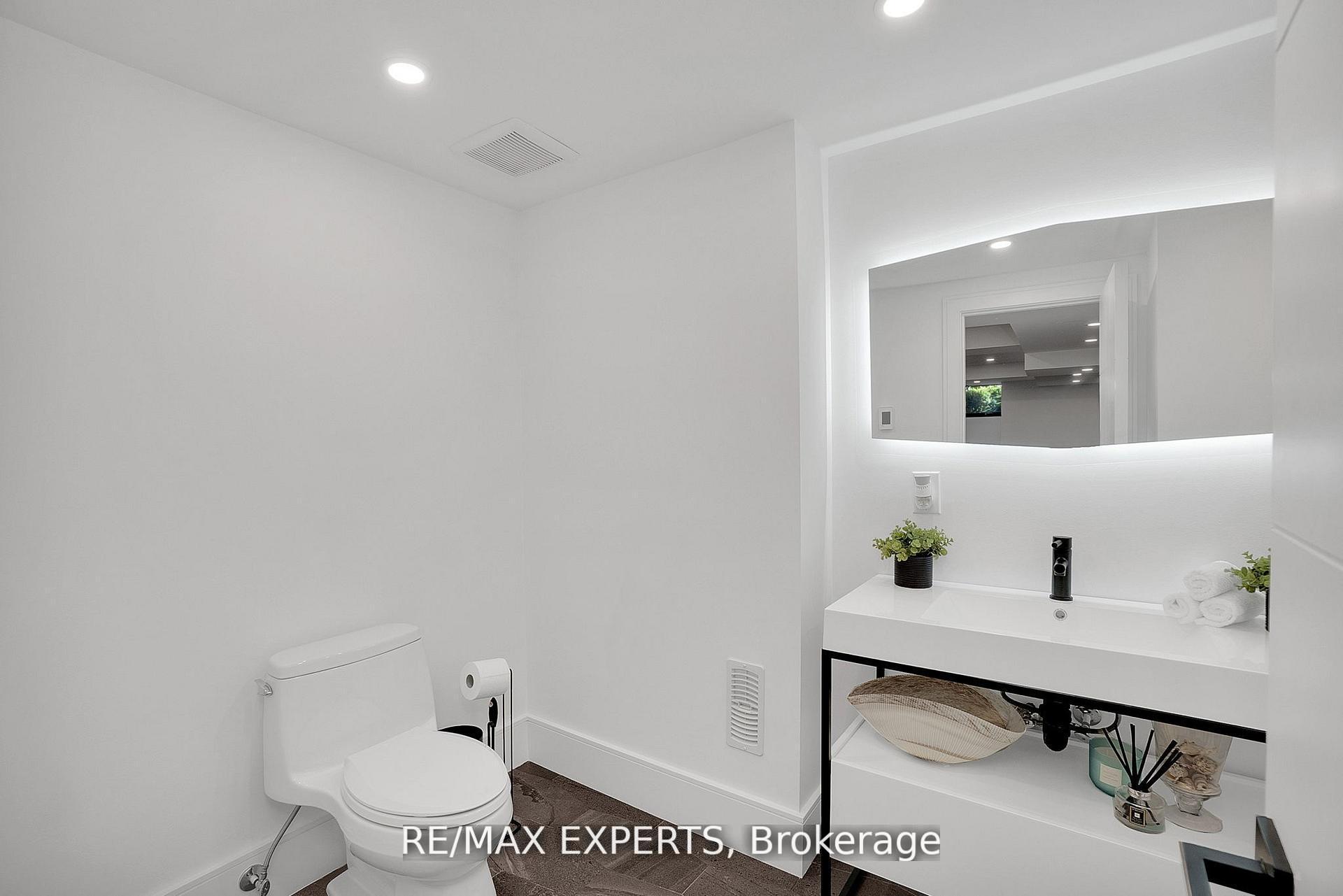 Photo 36 of 7 Woodvalley Drive, Etobicoke, Edenbridge-Humber Valley — HOMEH