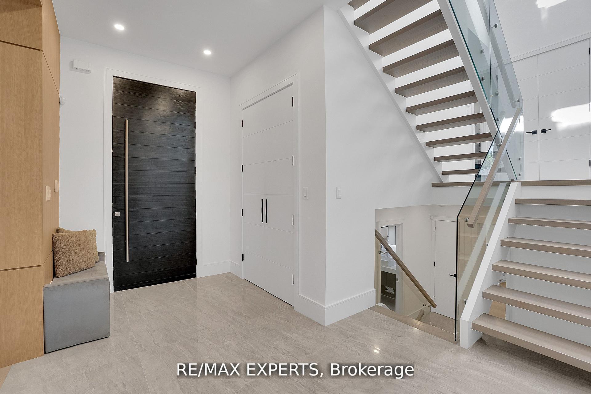 Photo 3 of 7 Woodvalley Drive, Etobicoke, Edenbridge-Humber Valley — HOMEH