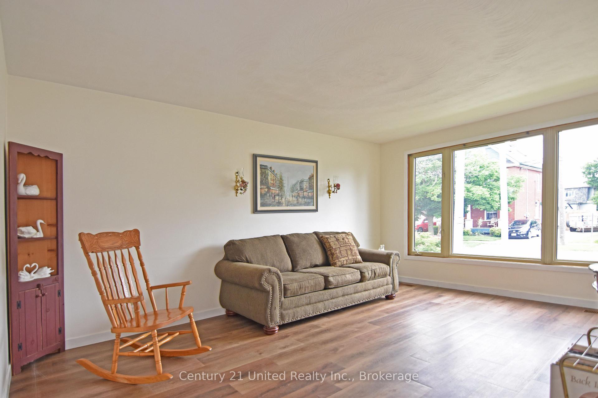 Photo 6 of 397 Edison Avenue, Peterborough, Otonabee Ward 1 — HOMEH