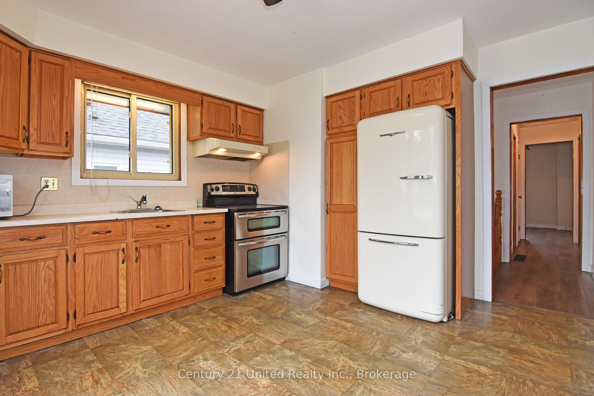 Photo 10 of 397 Edison Avenue, Peterborough, Otonabee Ward 1 — HOMEH