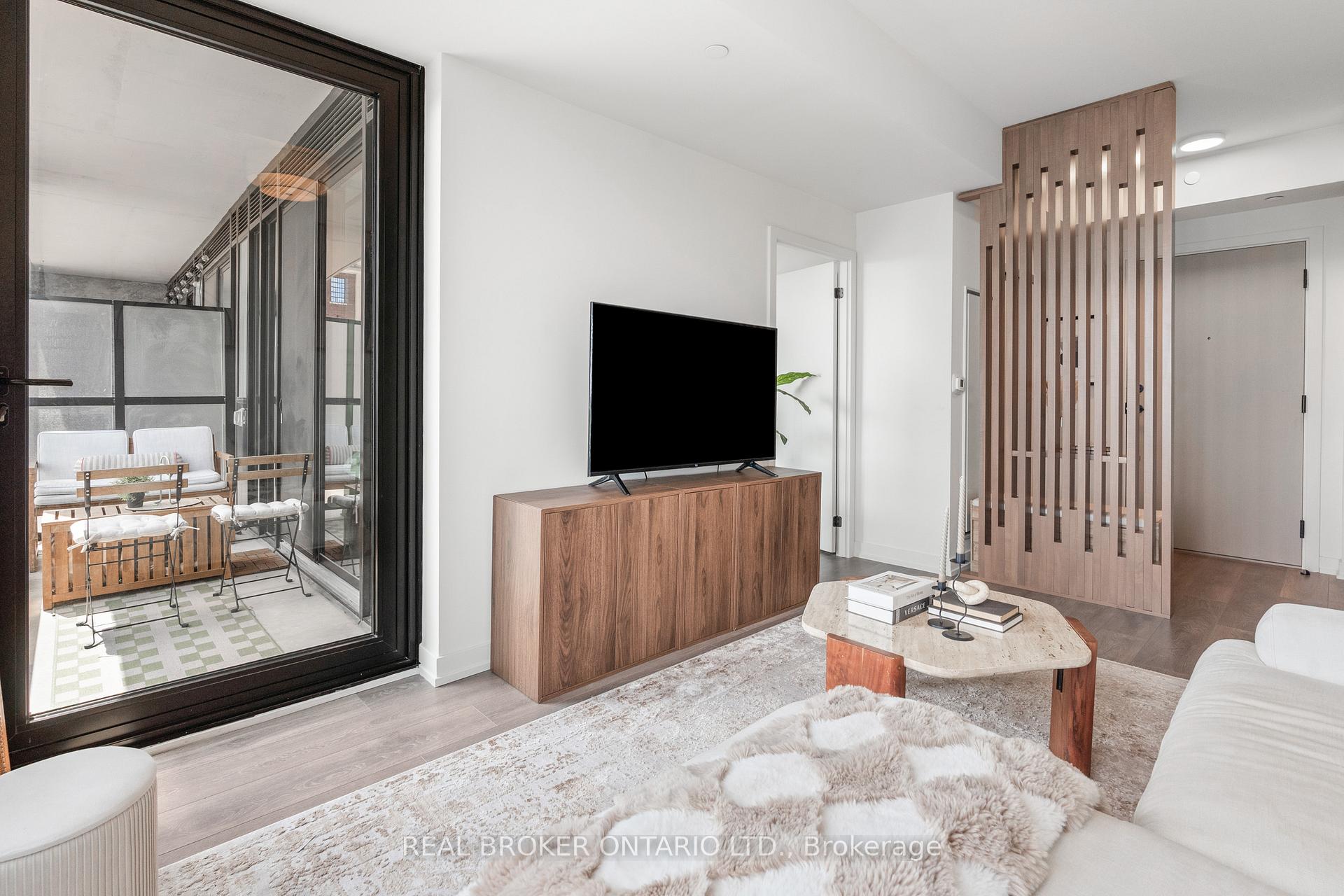 Photo 5 of Unit 902, 181 Sterling Road, Toronto, Dufferin Grove — HOMEH