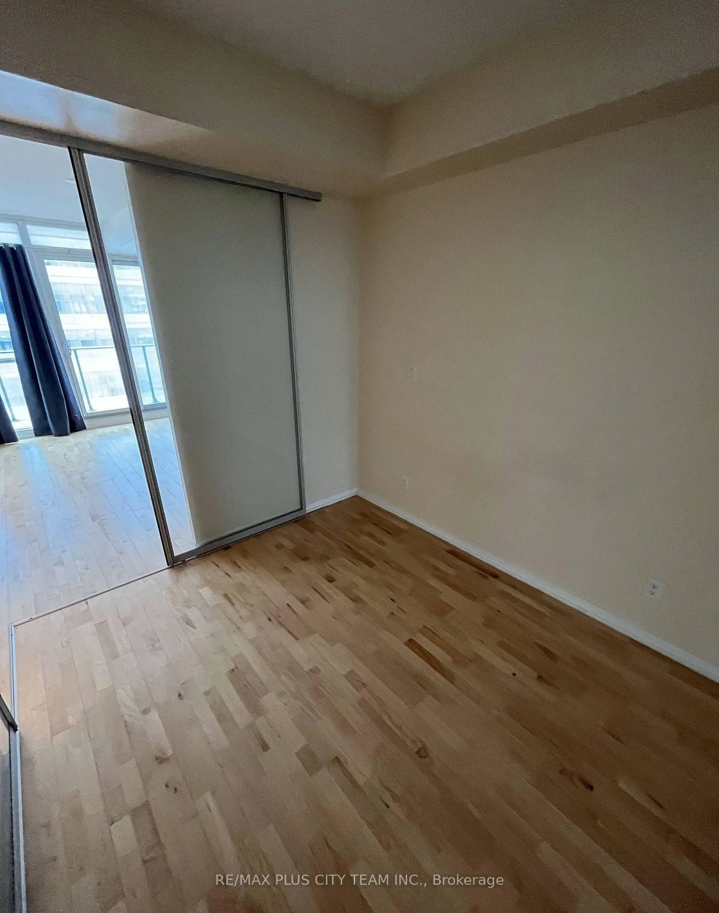 Photo 5 of Unit 2206, 65 Bremner Boulevard, Toronto, Waterfront Communities — HOMEH