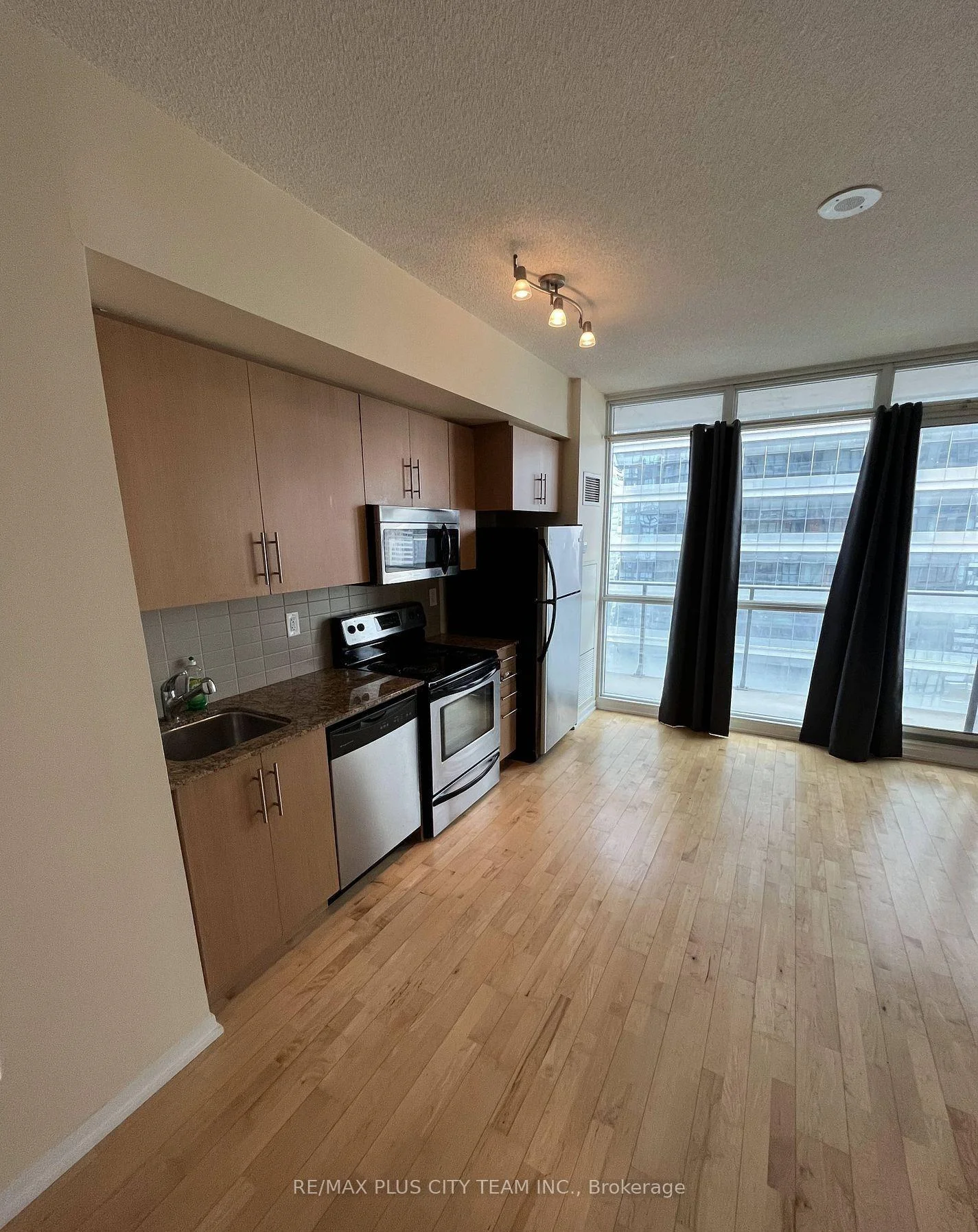 Photo 9 of Unit 2206, 65 Bremner Boulevard, Toronto, Waterfront Communities — HOMEH