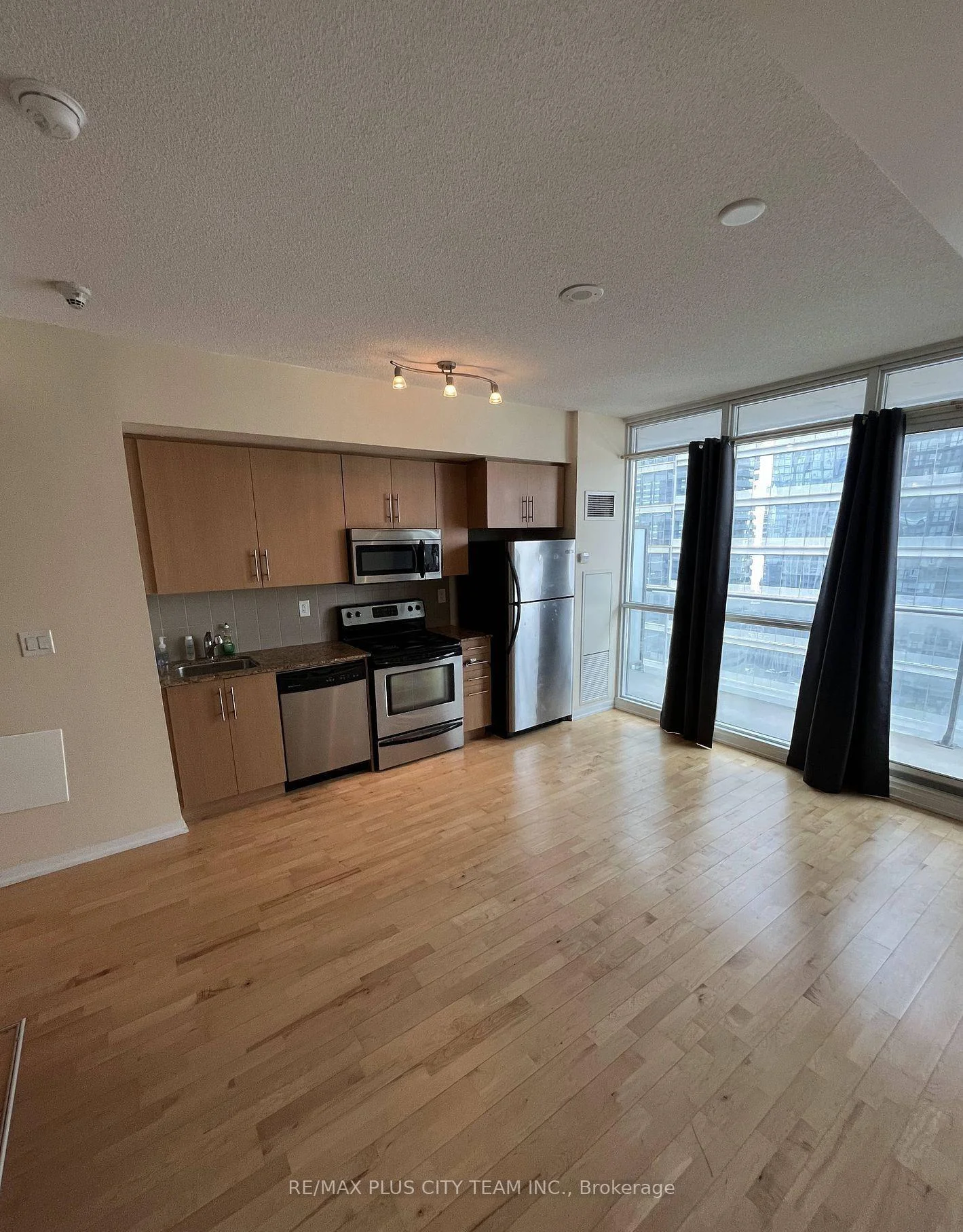 Photo 11 of Unit 2206, 65 Bremner Boulevard, Toronto, Waterfront Communities — HOMEH