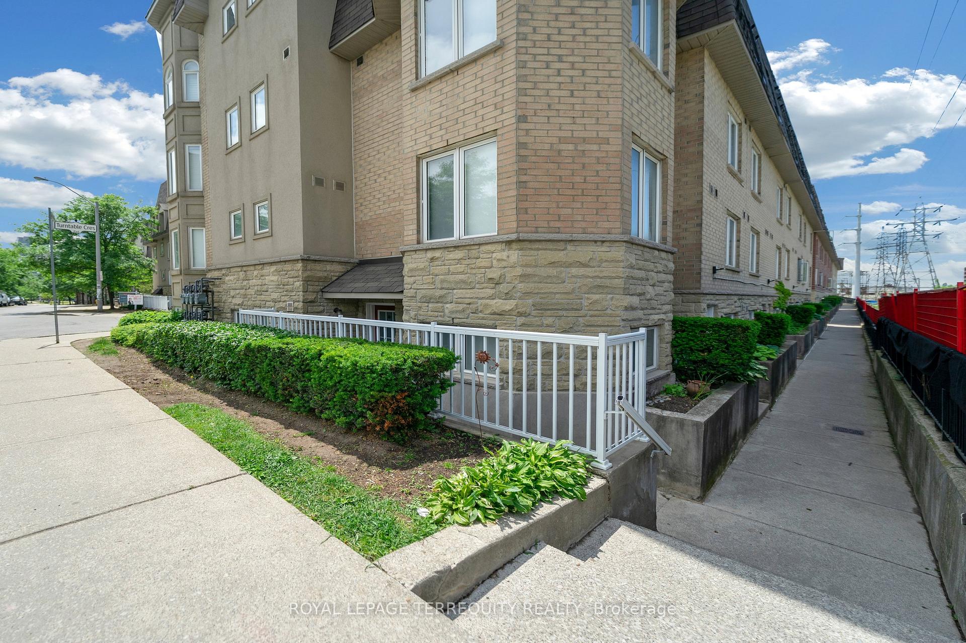 Photo 3 of Unit 124, 75 Turntable Crescent, Toronto, Dovercourt-Wallace Emerson-Junction — HOMEH