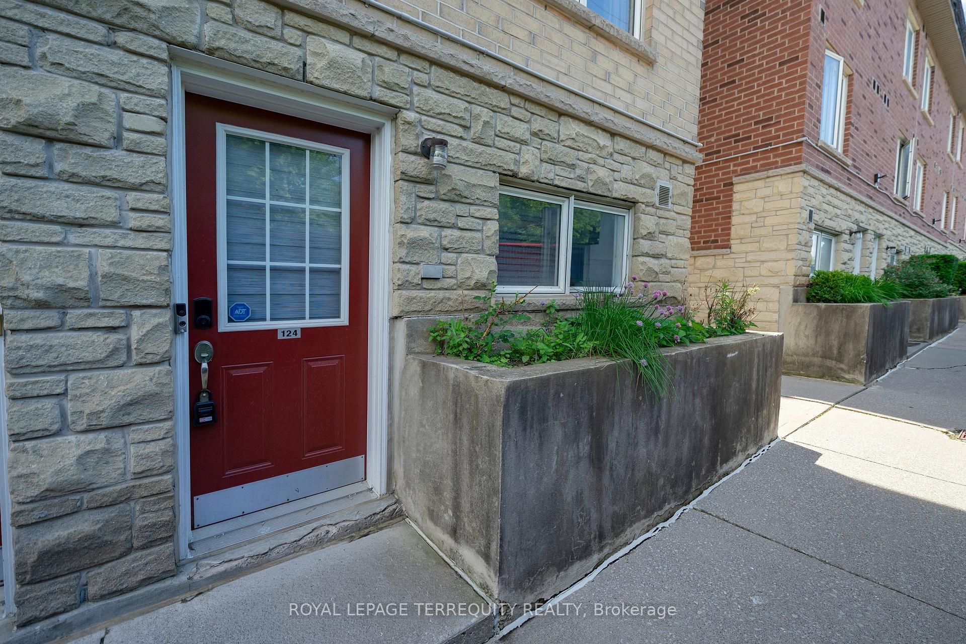 Photo 4 of Unit 124, 75 Turntable Crescent, Toronto, Dovercourt-Wallace Emerson-Junction — HOMEH