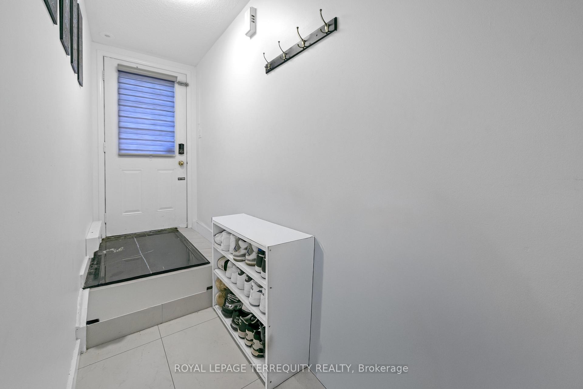 Photo 5 of Unit 124, 75 Turntable Crescent, Toronto, Dovercourt-Wallace Emerson-Junction — HOMEH