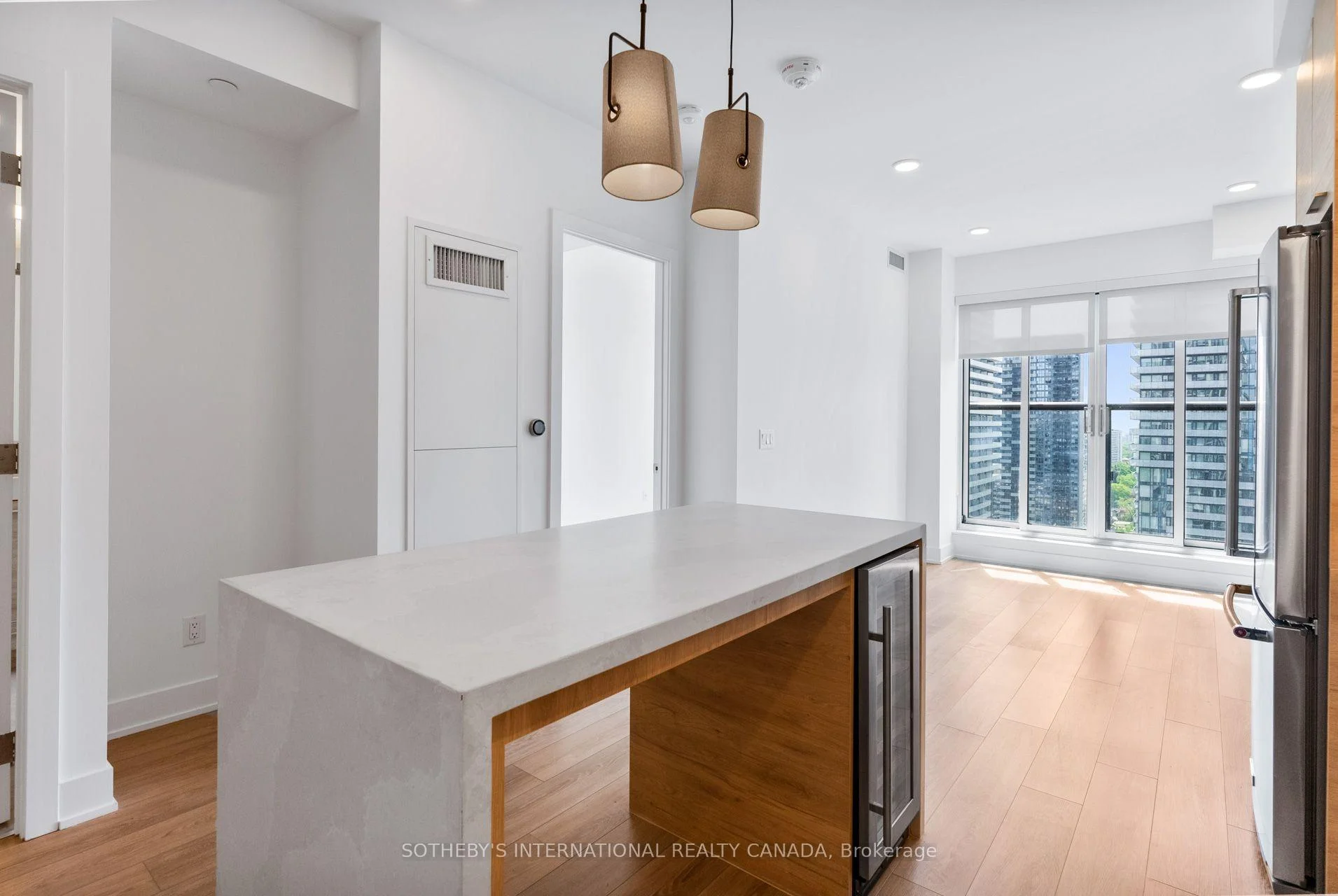 Photo 4 of Unit 2208, 200 Redpath Avenue, Toronto, Mount Pleasant East — HOMEH