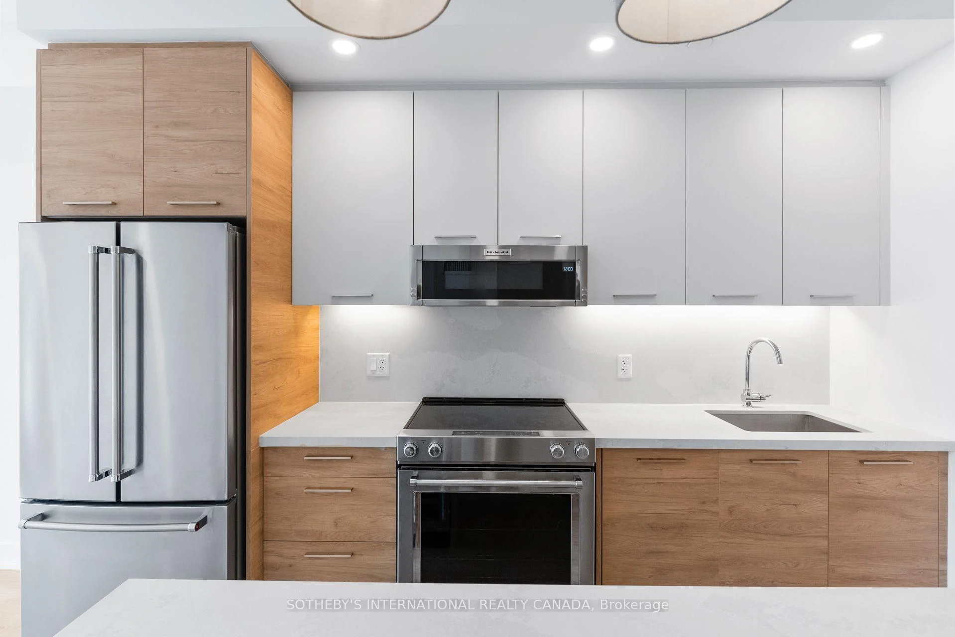 Photo 6 of Unit 2208, 200 Redpath Avenue, Toronto, Mount Pleasant East — HOMEH