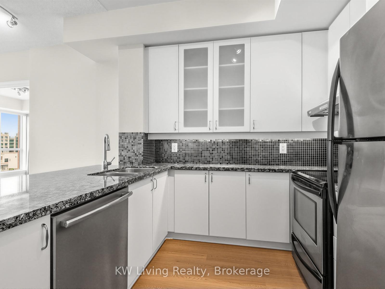 Photo 5 of Unit 604, 21 Upper Duke Crescent, Markham, Unionville — HOMEH