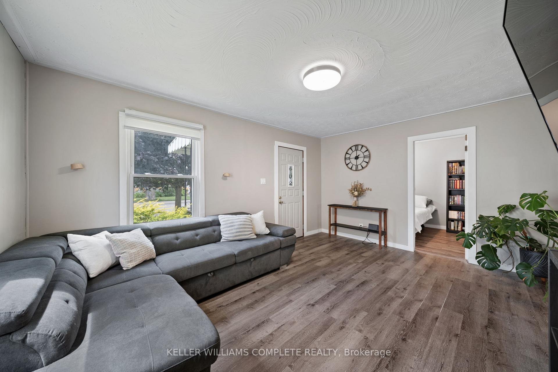 Photo 8 of 56 Sixth Avenue, Brantford, Eagle Place East — HOMEH