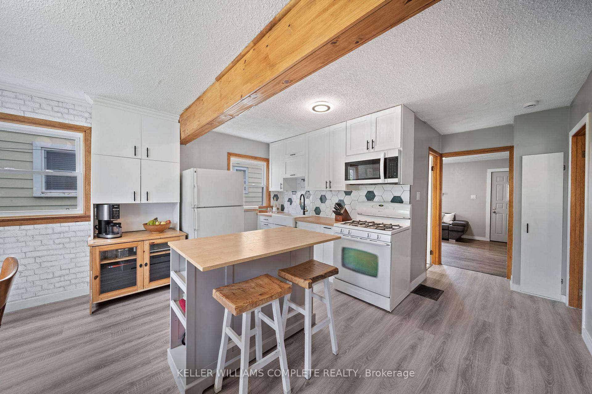 Photo 14 of 56 Sixth Avenue, Brantford, Eagle Place East — HOMEH
