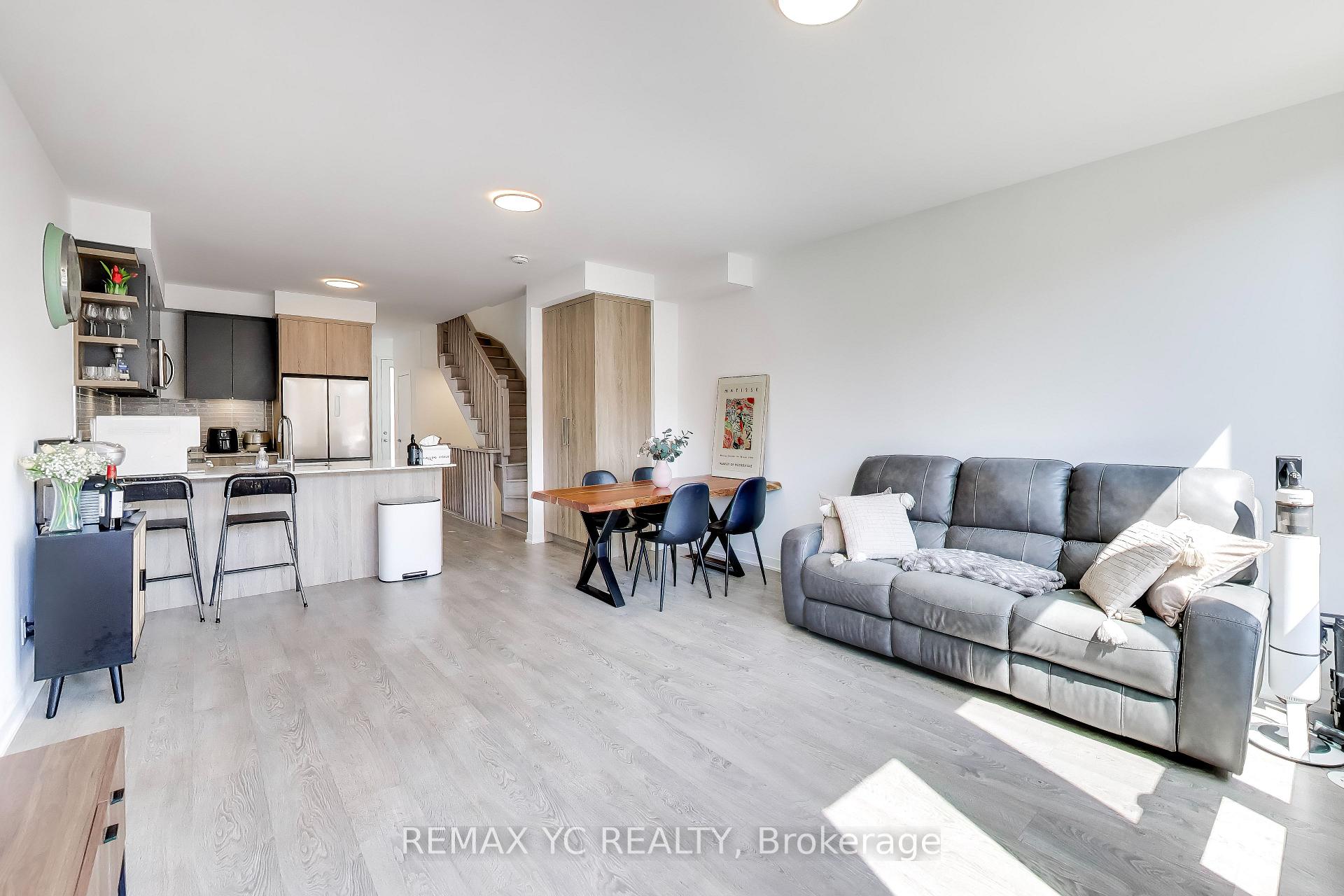 Photo 4 of 18 Deep Roots Terrace, Toronto, Englemount-Lawrence — HOMEH