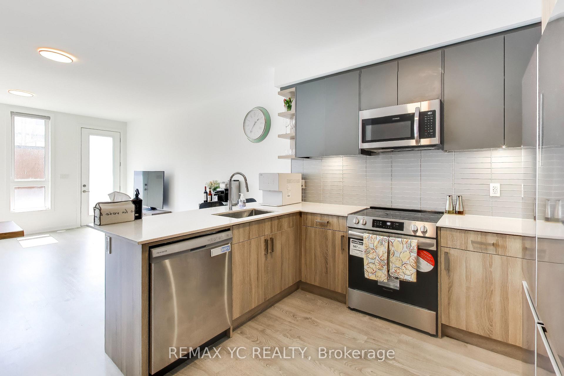 Photo 12 of 18 Deep Roots Terrace, Toronto, Englemount-Lawrence — HOMEH