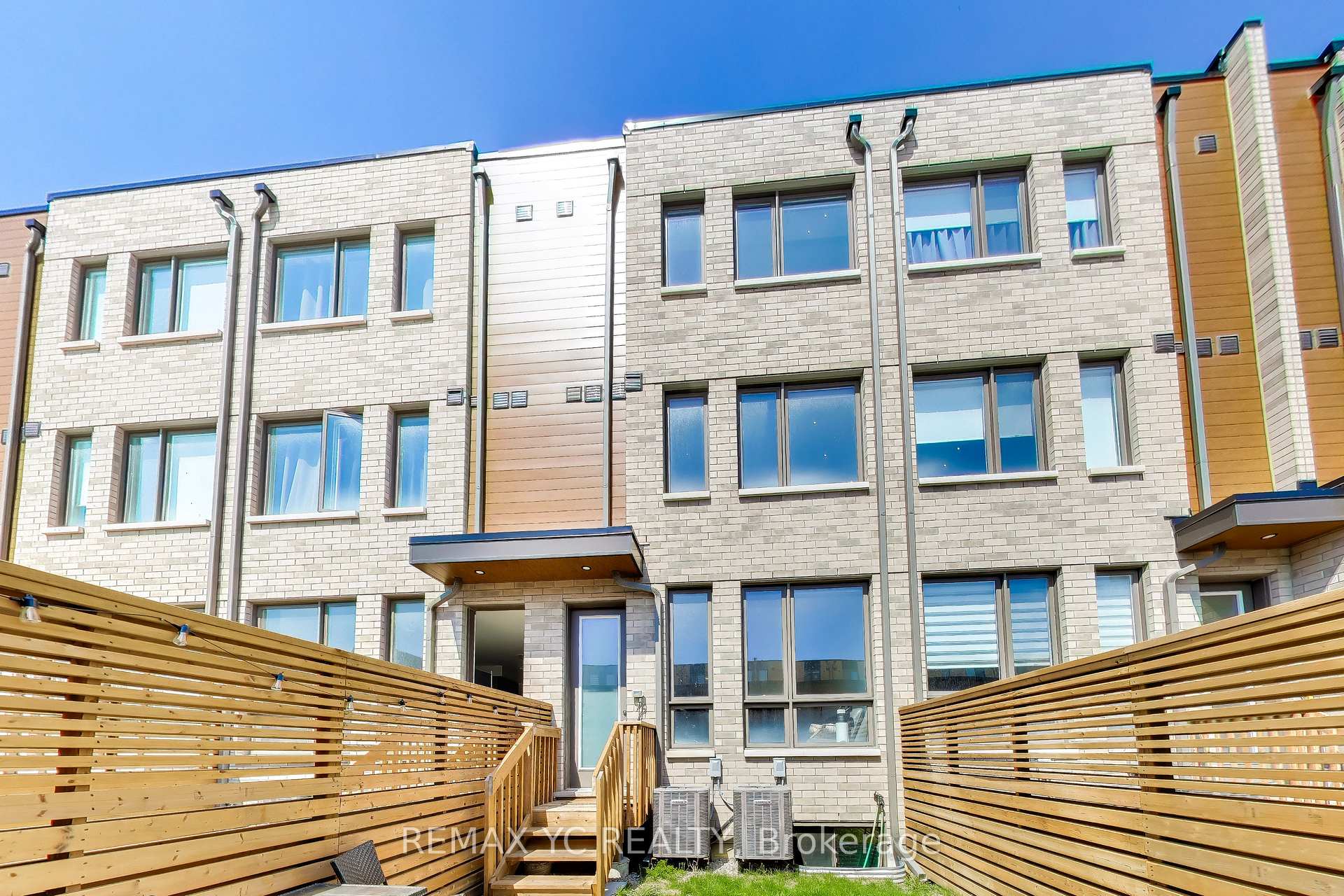 Photo 38 of 18 Deep Roots Terrace, Toronto, Englemount-Lawrence — HOMEH