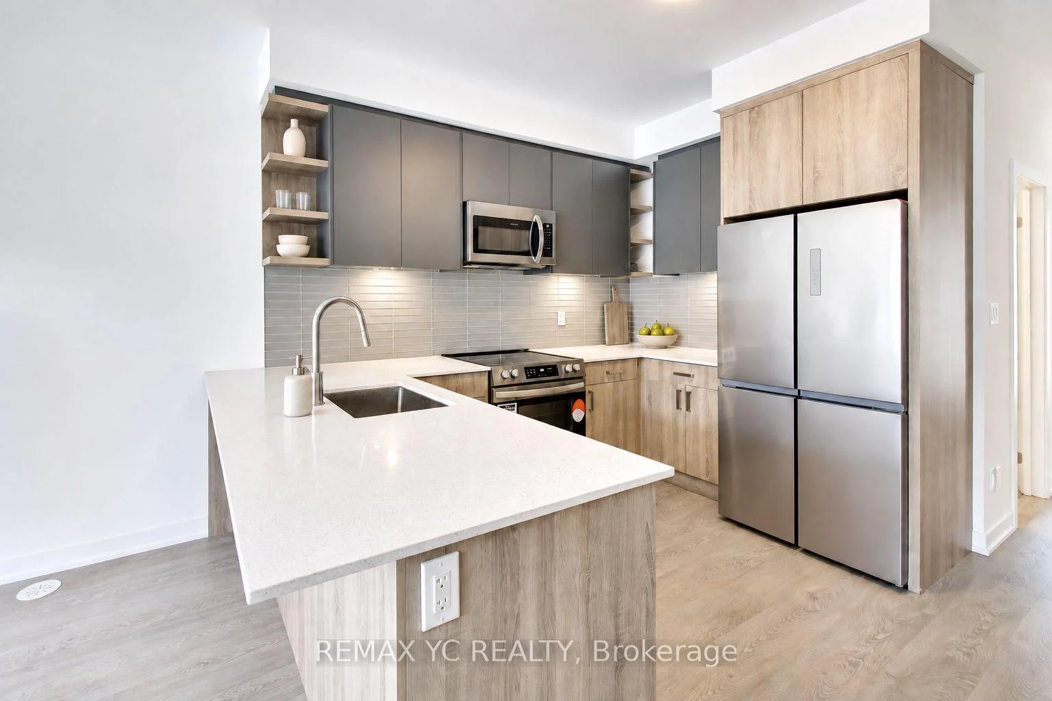 Photo 7 of 18 Deep Roots Terrace, Toronto, Englemount-Lawrence — HOMEH