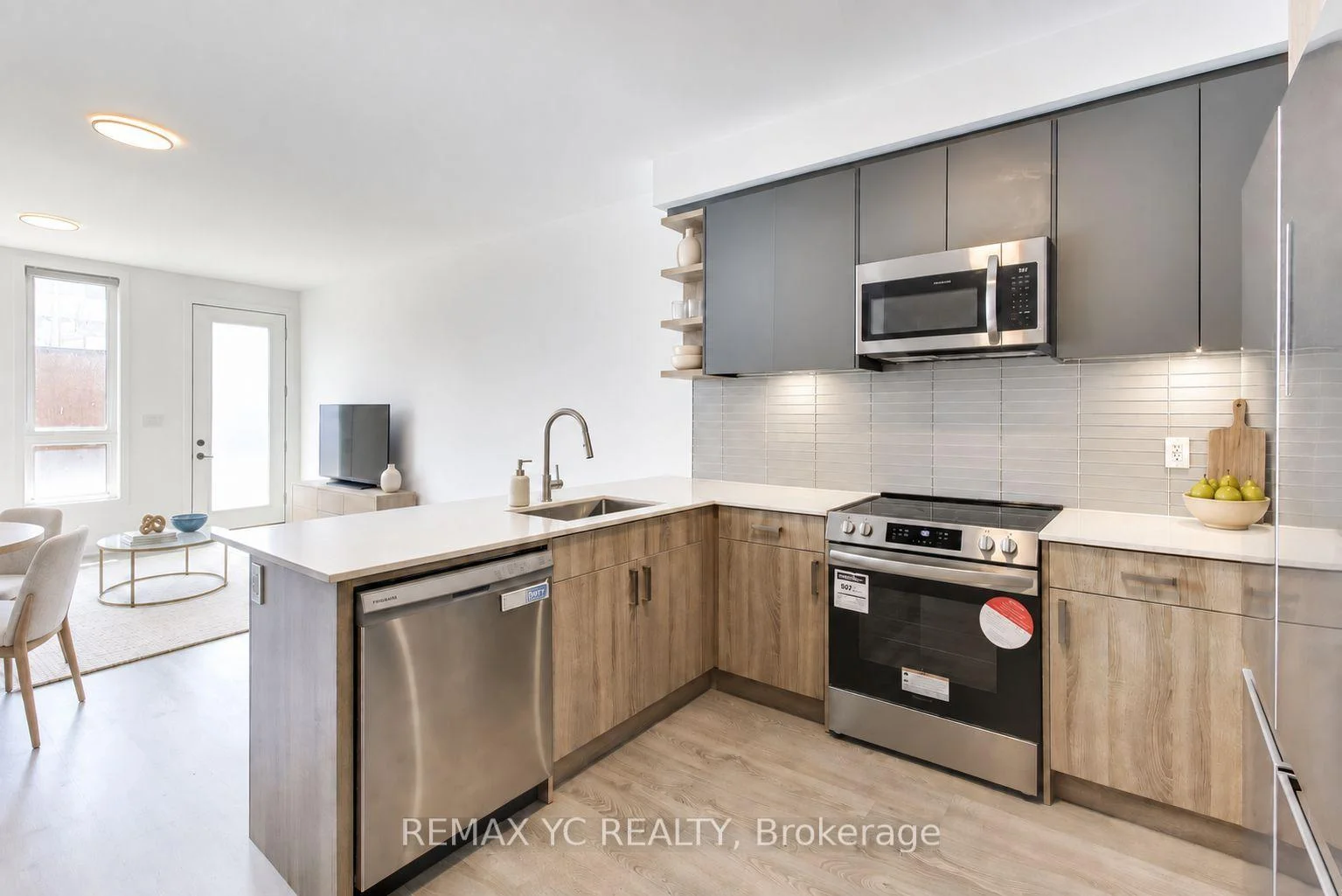 Photo 9 of 18 Deep Roots Terrace, Toronto, Englemount-Lawrence — HOMEH