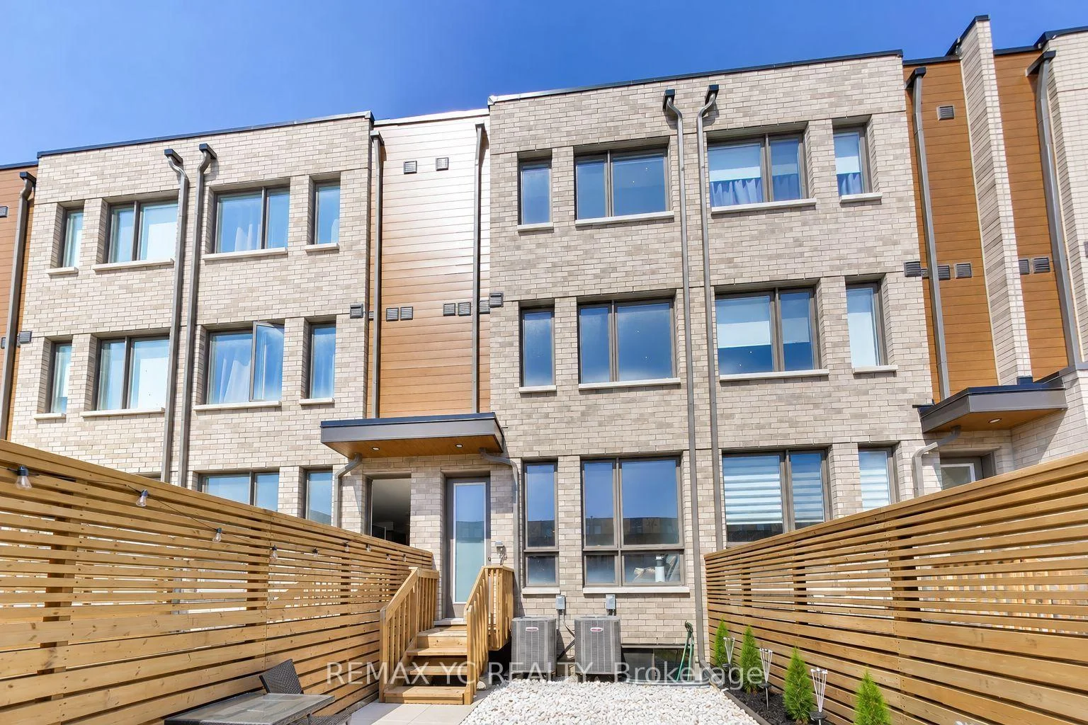 Photo 39 of 18 Deep Roots Terrace, Toronto, Englemount-Lawrence — HOMEH