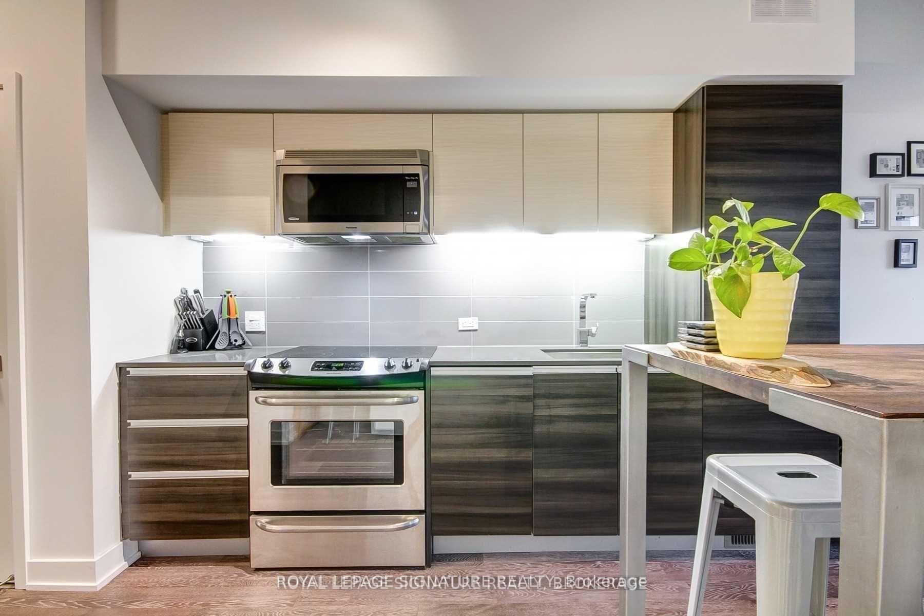Photo 8 of Unit 704, 20 Minowan Miikan Lane, Toronto, Little Portugal — HOMEH