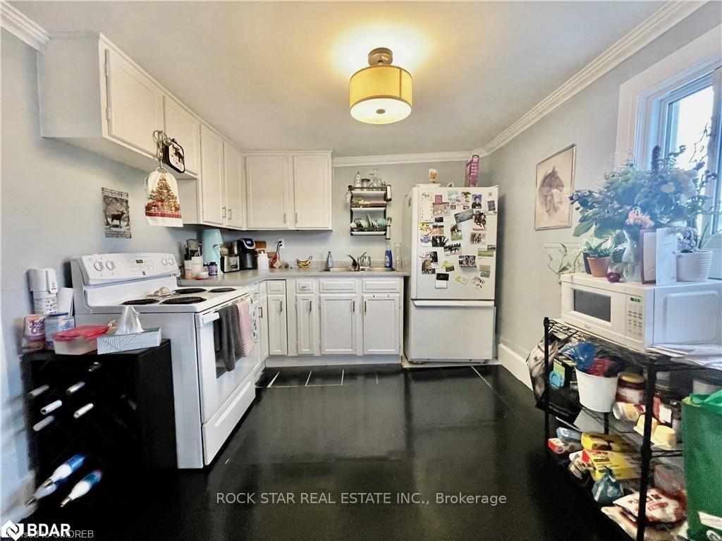 Photo 2 of Unit Unit #2, 36 Lake Street, St. Catharines, Downtown — HOMEH