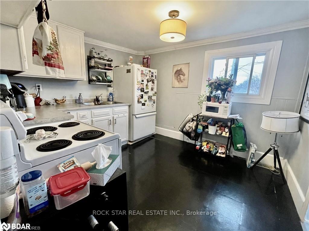 Photo 3 of Unit Unit #2, 36 Lake Street, St. Catharines, Downtown — HOMEH
