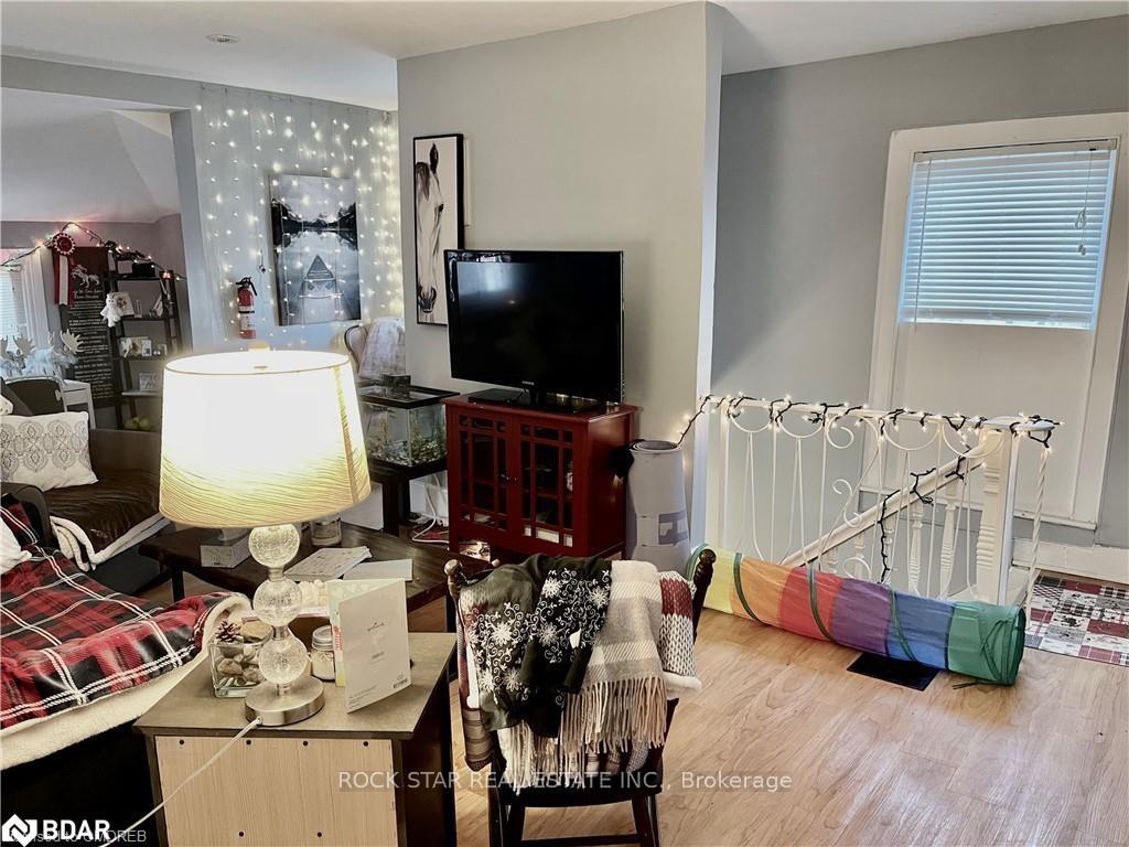 Photo 5 of Unit Unit #2, 36 Lake Street, St. Catharines, Downtown — HOMEH
