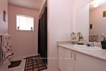 Photo 8 of 211 Drummond(main & Second floor) Drive, Vaughan, Maple — HOMEH