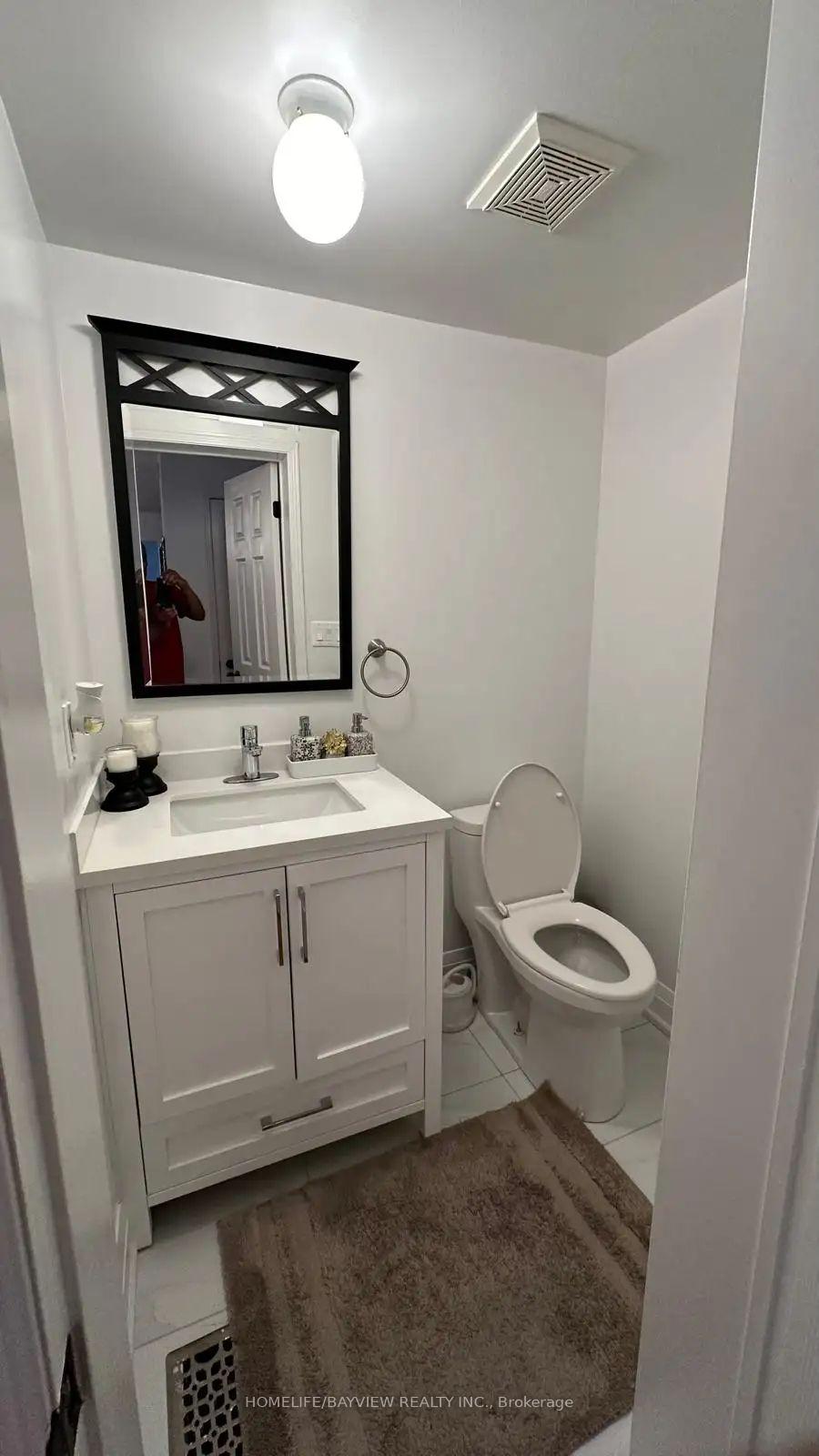 Photo 11 of 211 Drummond(main & Second floor) Drive, Vaughan, Maple — HOMEH
