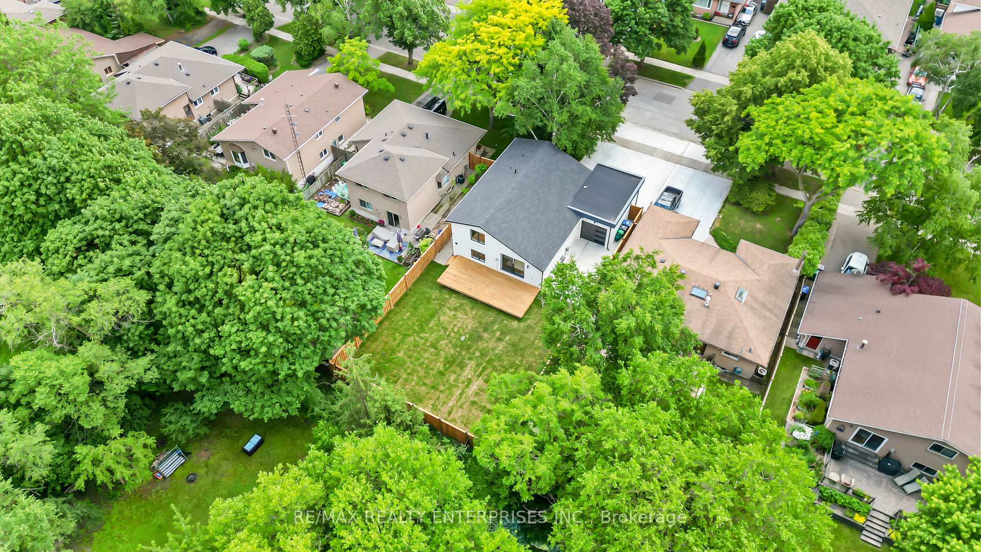 Photo of 1495 Thetford Court