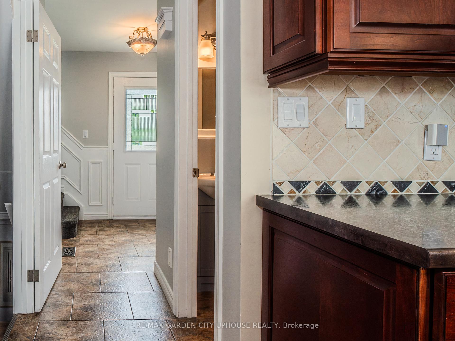 Photo 10 of 12 Foxhill Crescent, St. Catharines, Rykert/Vansickle — HOMEH